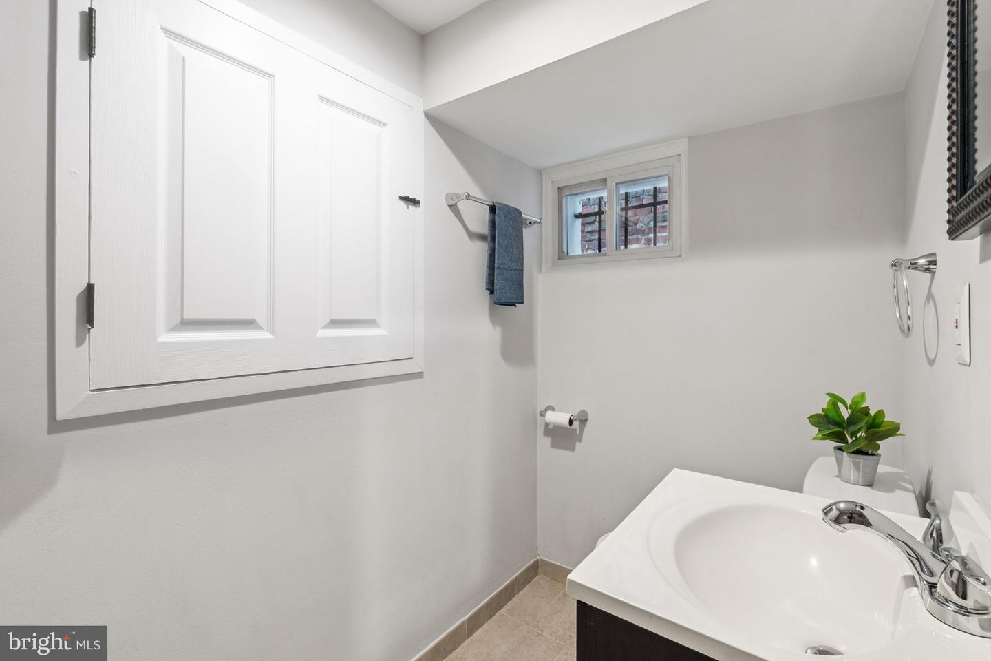 425 16TH ST SE, WASHINGTON, District Of Columbia 20003, 3 Bedrooms Bedrooms, ,2 BathroomsBathrooms,Residential,For sale,425 16TH ST SE,DCDC2206668 MLS # DCDC2206668