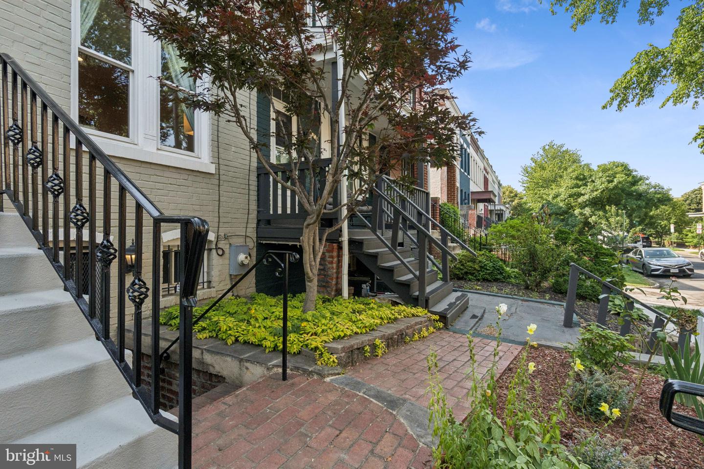 425 16TH ST SE, WASHINGTON, District Of Columbia 20003, 3 Bedrooms Bedrooms, ,2 BathroomsBathrooms,Residential,For sale,425 16TH ST SE,DCDC2206668 MLS # DCDC2206668