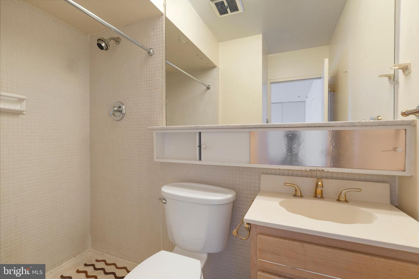 421 N ST SW, WASHINGTON, District Of Columbia 20024, 2 Bedrooms Bedrooms, ,2 BathroomsBathrooms,Residential,For sale,421 N ST SW,DCDC2206618 MLS # DCDC2206618