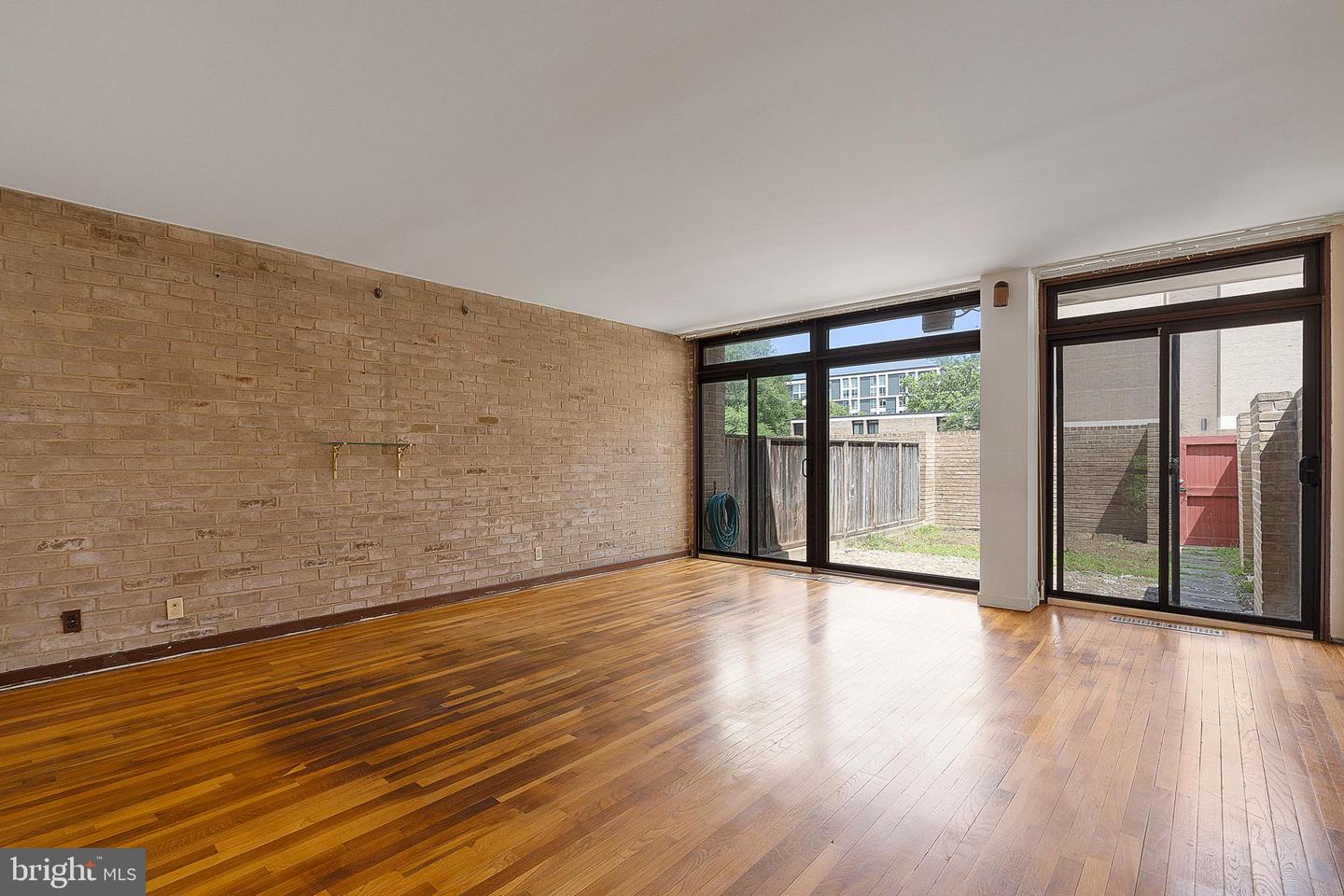 421 N ST SW, WASHINGTON, District Of Columbia 20024, 2 Bedrooms Bedrooms, ,2 BathroomsBathrooms,Residential,For sale,421 N ST SW,DCDC2206618 MLS # DCDC2206618