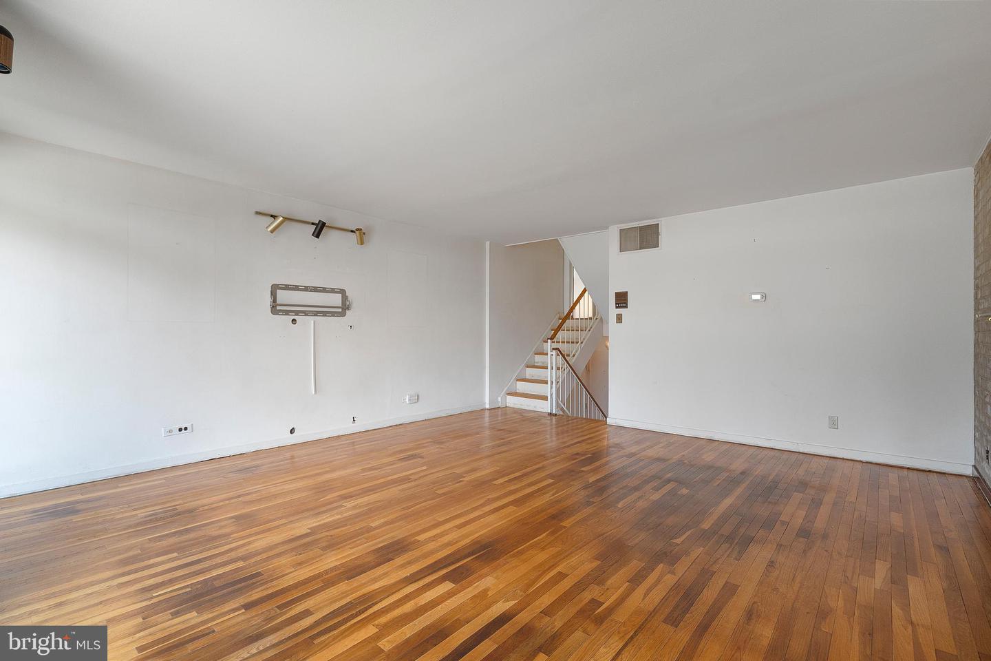 421 N ST SW, WASHINGTON, District Of Columbia 20024, 2 Bedrooms Bedrooms, ,2 BathroomsBathrooms,Residential,For sale,421 N ST SW,DCDC2206618 MLS # DCDC2206618