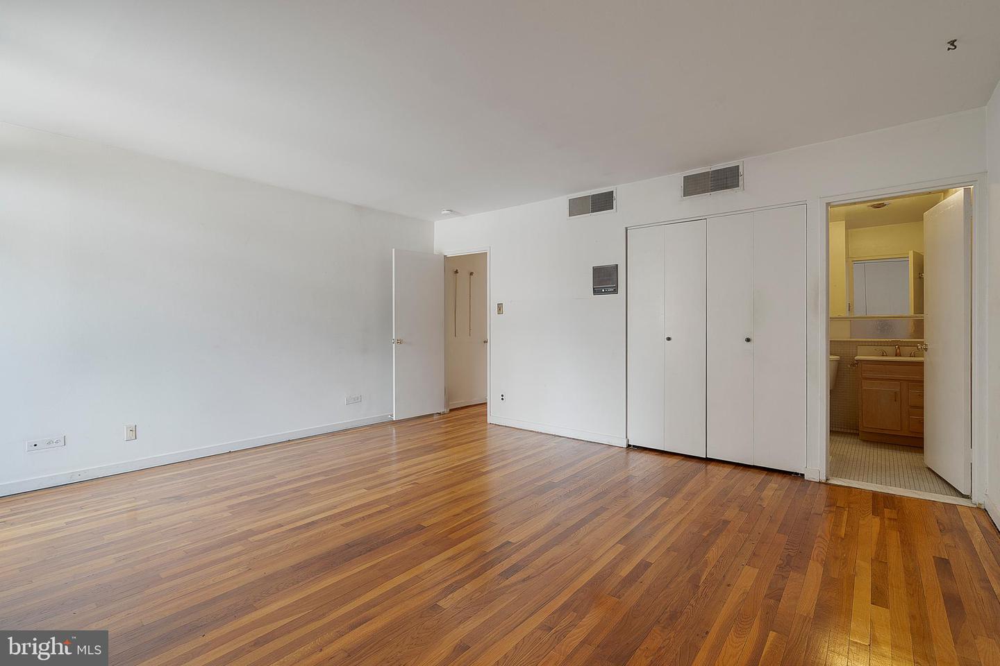 421 N ST SW, WASHINGTON, District Of Columbia 20024, 2 Bedrooms Bedrooms, ,2 BathroomsBathrooms,Residential,For sale,421 N ST SW,DCDC2206618 MLS # DCDC2206618