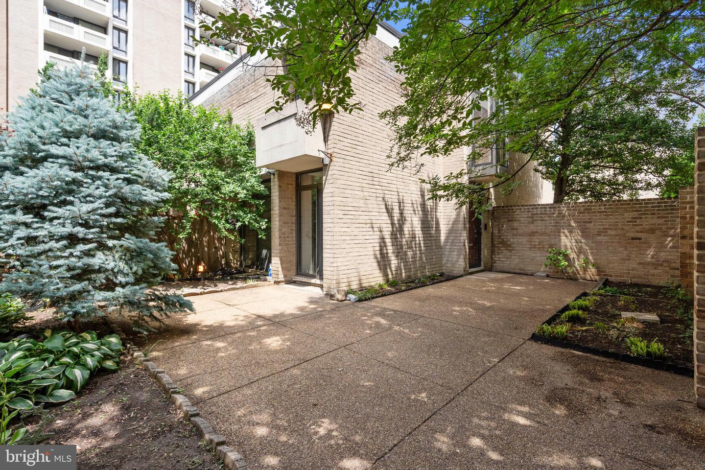 421 N ST SW, WASHINGTON, District Of Columbia 20024, 2 Bedrooms Bedrooms, ,2 BathroomsBathrooms,Residential,For sale,421 N ST SW,DCDC2206618 MLS # DCDC2206618