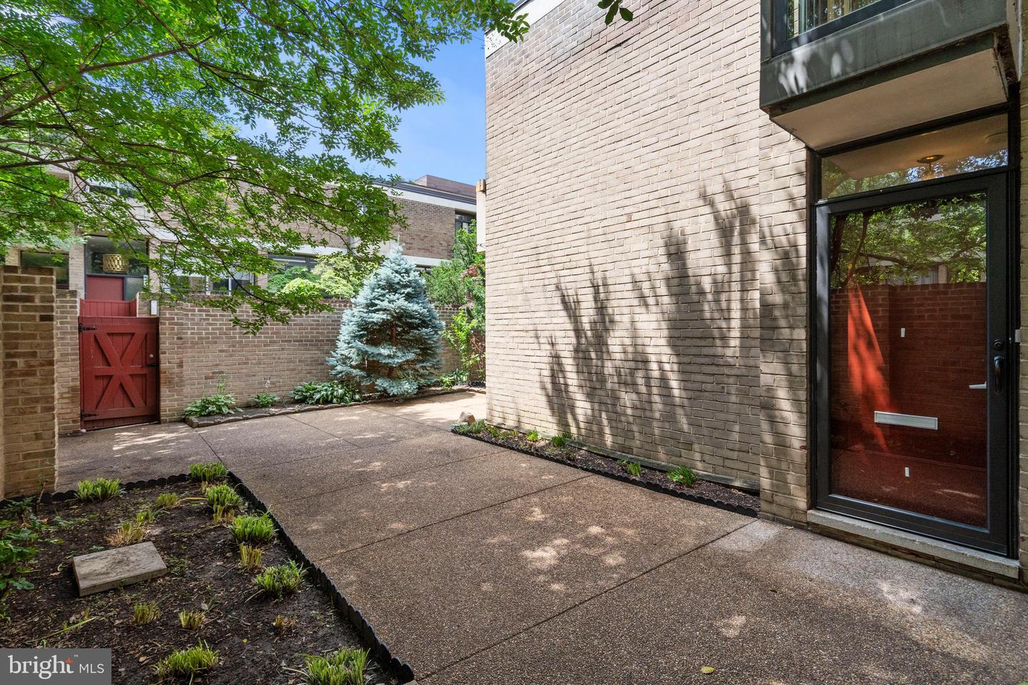 421 N ST SW, WASHINGTON, District Of Columbia 20024, 2 Bedrooms Bedrooms, ,2 BathroomsBathrooms,Residential,For sale,421 N ST SW,DCDC2206618 MLS # DCDC2206618