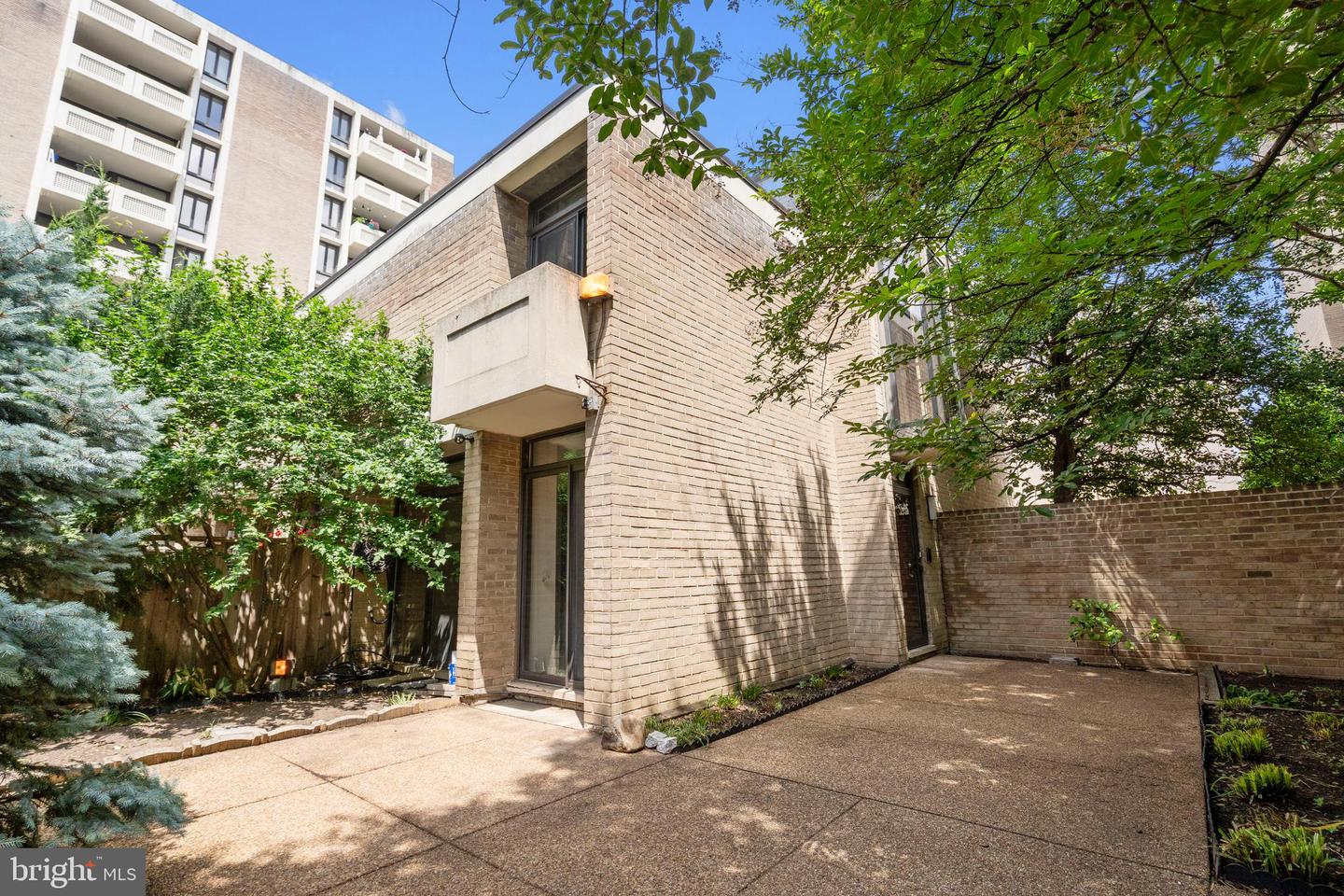 421 N ST SW, WASHINGTON, District Of Columbia 20024, 2 Bedrooms Bedrooms, ,2 BathroomsBathrooms,Residential,For sale,421 N ST SW,DCDC2206618 MLS # DCDC2206618