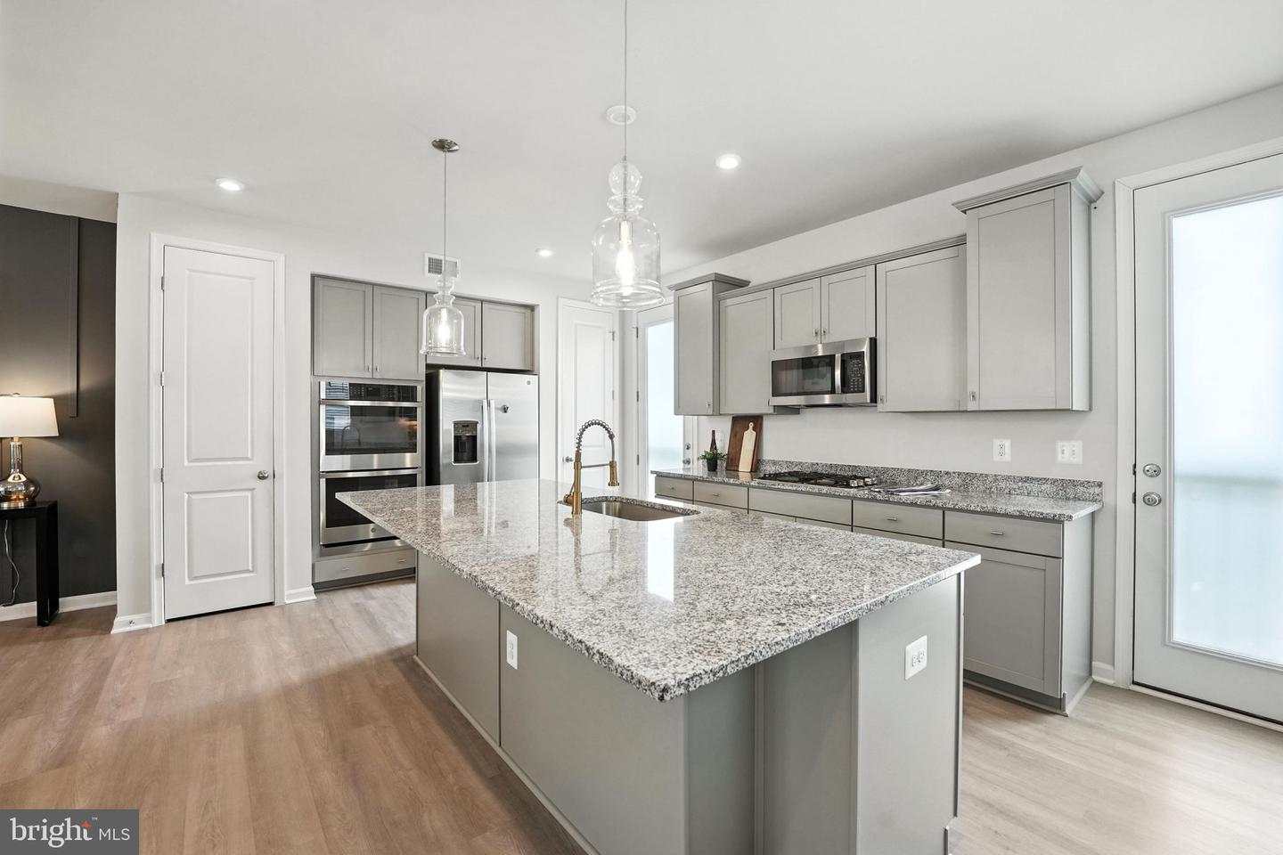 18286 SUMMIT POINTE DR, TRIANGLE, Virginia 22172, 3 Bedrooms Bedrooms, ,2 BathroomsBathrooms,Residential,For sale,18286 SUMMIT POINTE DR,VAPW2097564 MLS # VAPW2097564