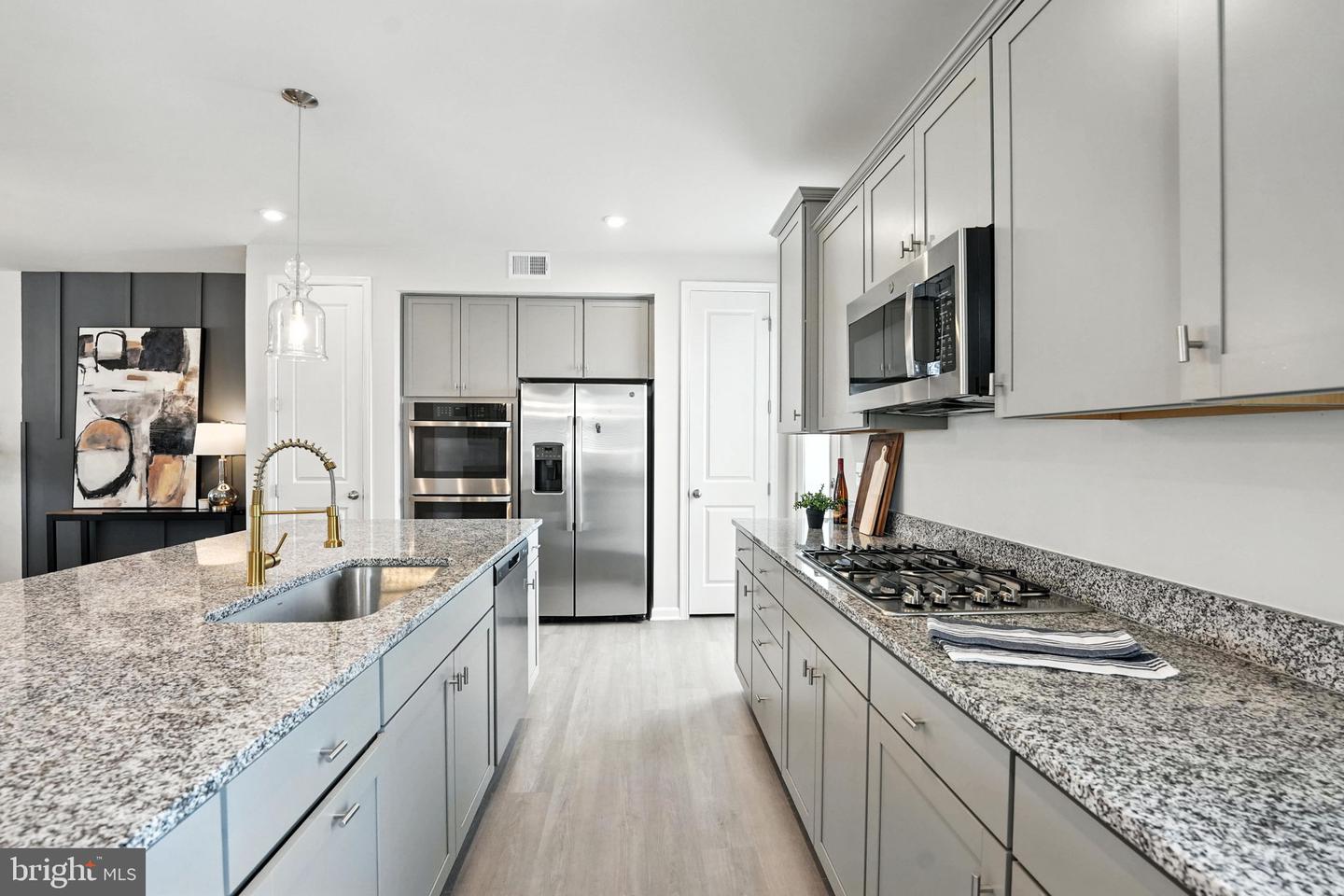 18286 SUMMIT POINTE DR, TRIANGLE, Virginia 22172, 3 Bedrooms Bedrooms, ,2 BathroomsBathrooms,Residential,For sale,18286 SUMMIT POINTE DR,VAPW2097564 MLS # VAPW2097564