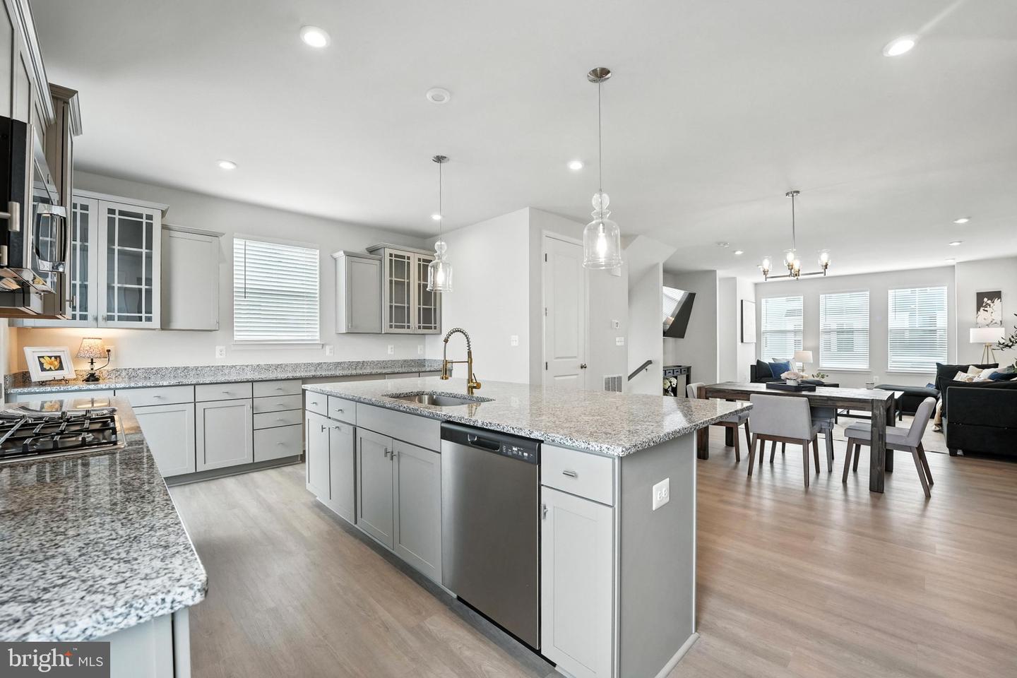 18286 SUMMIT POINTE DR, TRIANGLE, Virginia 22172, 3 Bedrooms Bedrooms, ,2 BathroomsBathrooms,Residential,For sale,18286 SUMMIT POINTE DR,VAPW2097564 MLS # VAPW2097564