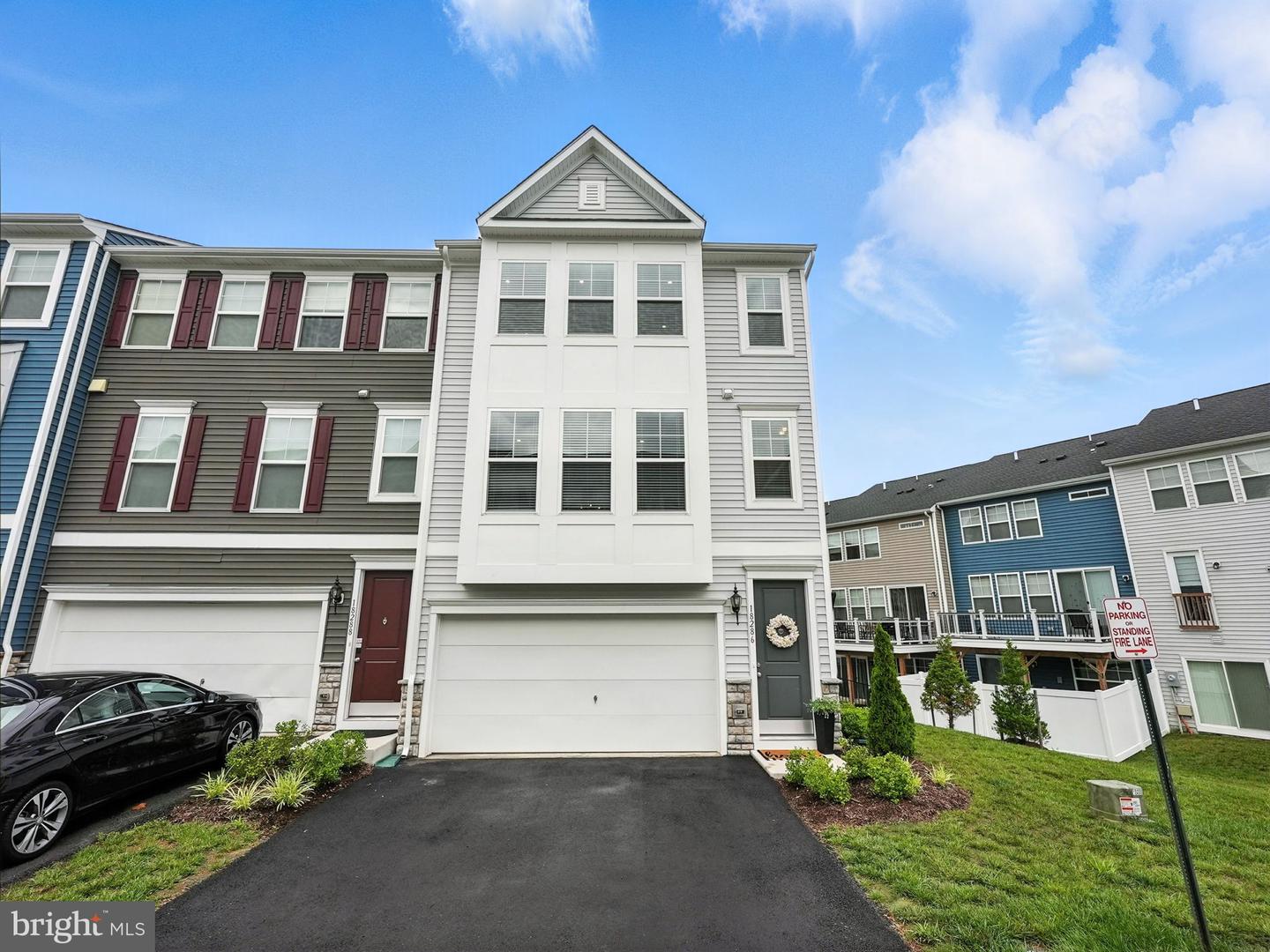 18286 SUMMIT POINTE DR, TRIANGLE, Virginia 22172, 3 Bedrooms Bedrooms, ,2 BathroomsBathrooms,Residential,For sale,18286 SUMMIT POINTE DR,VAPW2097564 MLS # VAPW2097564