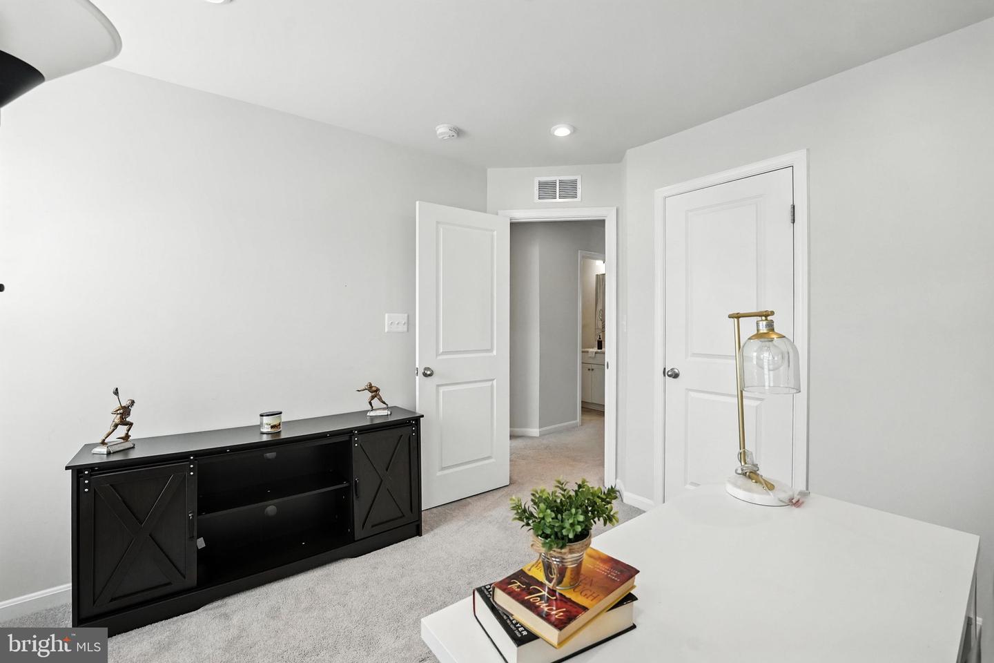 18286 SUMMIT POINTE DR, TRIANGLE, Virginia 22172, 3 Bedrooms Bedrooms, ,2 BathroomsBathrooms,Residential,For sale,18286 SUMMIT POINTE DR,VAPW2097564 MLS # VAPW2097564