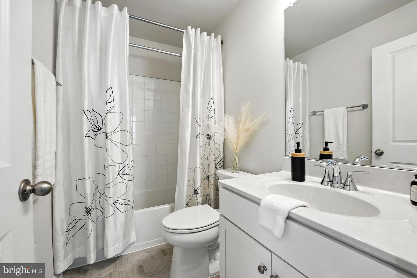 18286 SUMMIT POINTE DR, TRIANGLE, Virginia 22172, 3 Bedrooms Bedrooms, ,2 BathroomsBathrooms,Residential,For sale,18286 SUMMIT POINTE DR,VAPW2097564 MLS # VAPW2097564