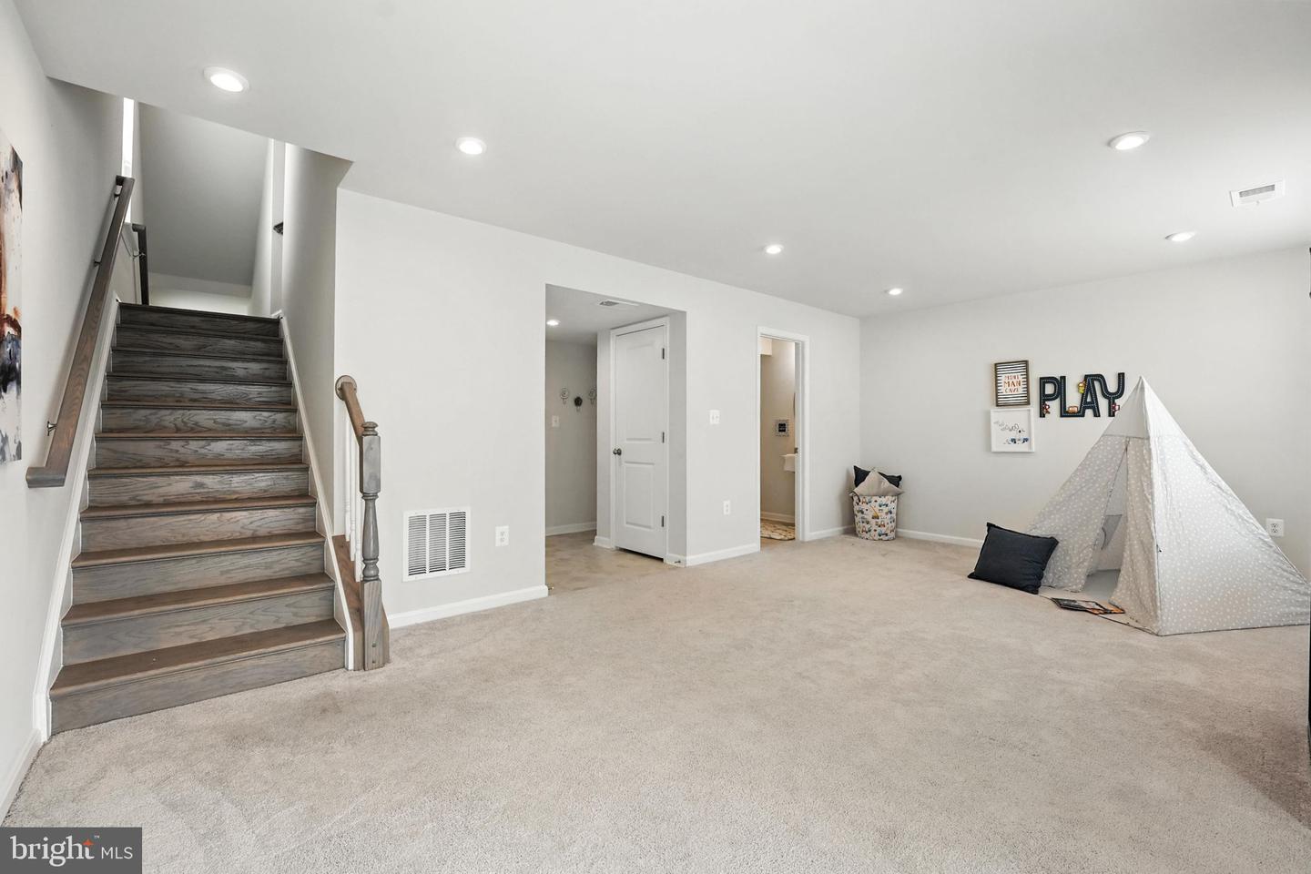 18286 SUMMIT POINTE DR, TRIANGLE, Virginia 22172, 3 Bedrooms Bedrooms, ,2 BathroomsBathrooms,Residential,For sale,18286 SUMMIT POINTE DR,VAPW2097564 MLS # VAPW2097564