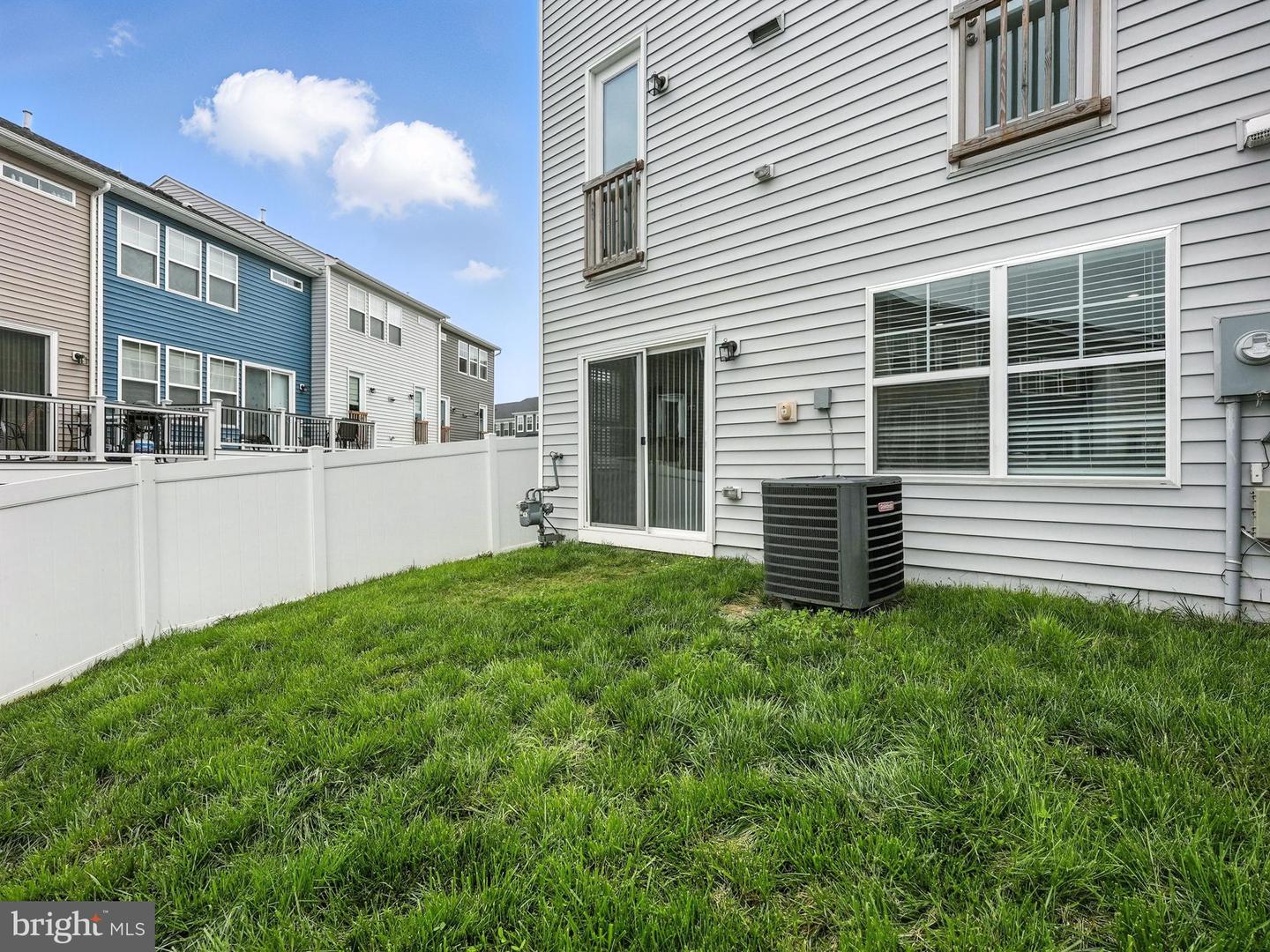 18286 SUMMIT POINTE DR, TRIANGLE, Virginia 22172, 3 Bedrooms Bedrooms, ,2 BathroomsBathrooms,Residential,For sale,18286 SUMMIT POINTE DR,VAPW2097564 MLS # VAPW2097564