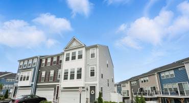 18286 SUMMIT POINTE DR, TRIANGLE, Virginia 22172, 3 Bedrooms Bedrooms, ,2 BathroomsBathrooms,Residential,For sale,18286 SUMMIT POINTE DR,VAPW2097564 MLS # VAPW2097564