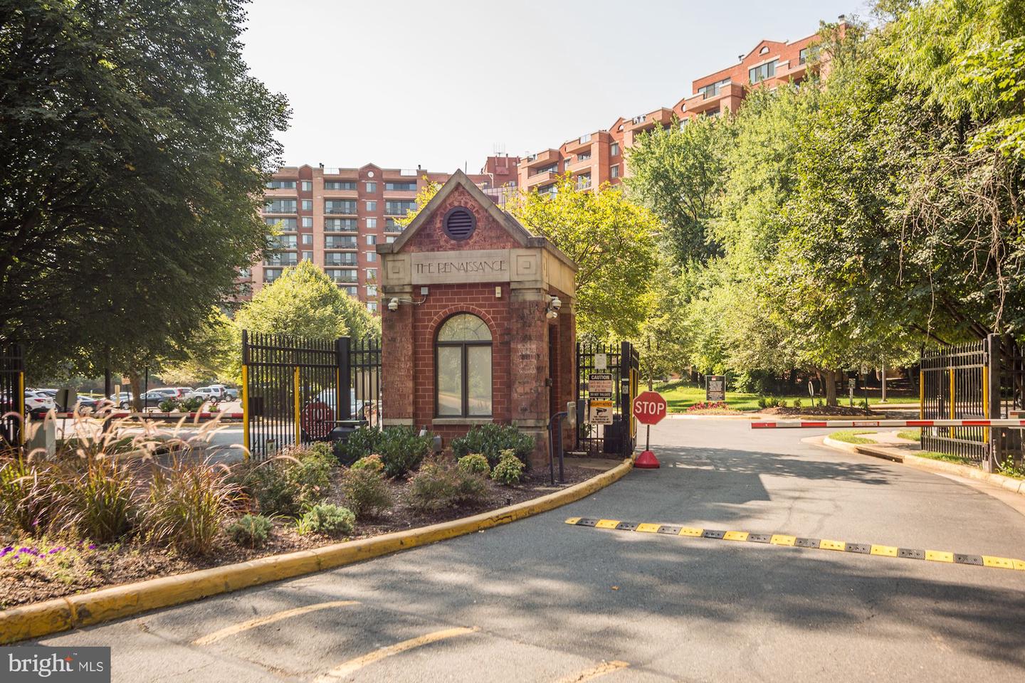 2230 GEORGE C MARSHALL DR #512, FALLS CHURCH, Virginia 22043, 2 Bedrooms Bedrooms, ,2 BathroomsBathrooms,Residential,For sale,2230 GEORGE C MARSHALL DR #512,VAFX2249234 MLS # VAFX2249234