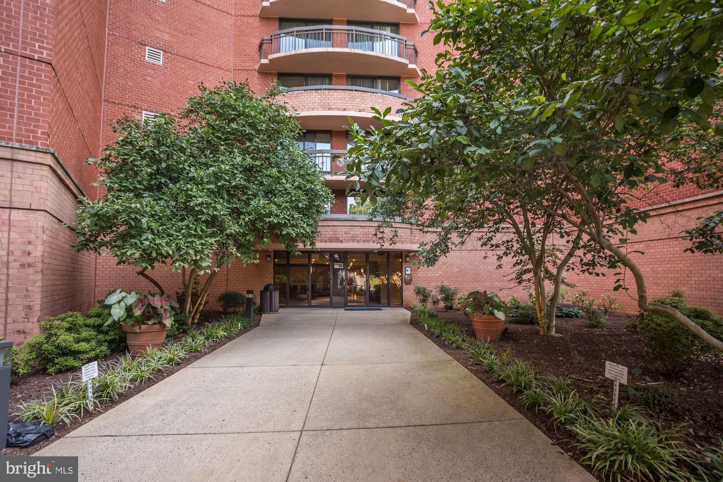 2230 GEORGE C MARSHALL DR #512, FALLS CHURCH, Virginia 22043, 2 Bedrooms Bedrooms, ,2 BathroomsBathrooms,Residential,For sale,2230 GEORGE C MARSHALL DR #512,VAFX2249234 MLS # VAFX2249234