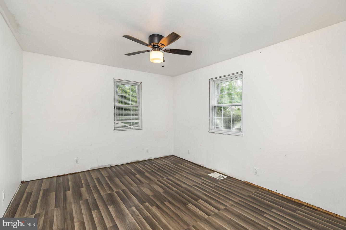 197 FORT KING DR, COLONIAL BEACH, Virginia 22443, 2 Bedrooms Bedrooms, 5 Rooms Rooms,1 BathroomBathrooms,Residential,For sale,197 FORT KING DR,VAWE2009168 MLS # VAWE2009168