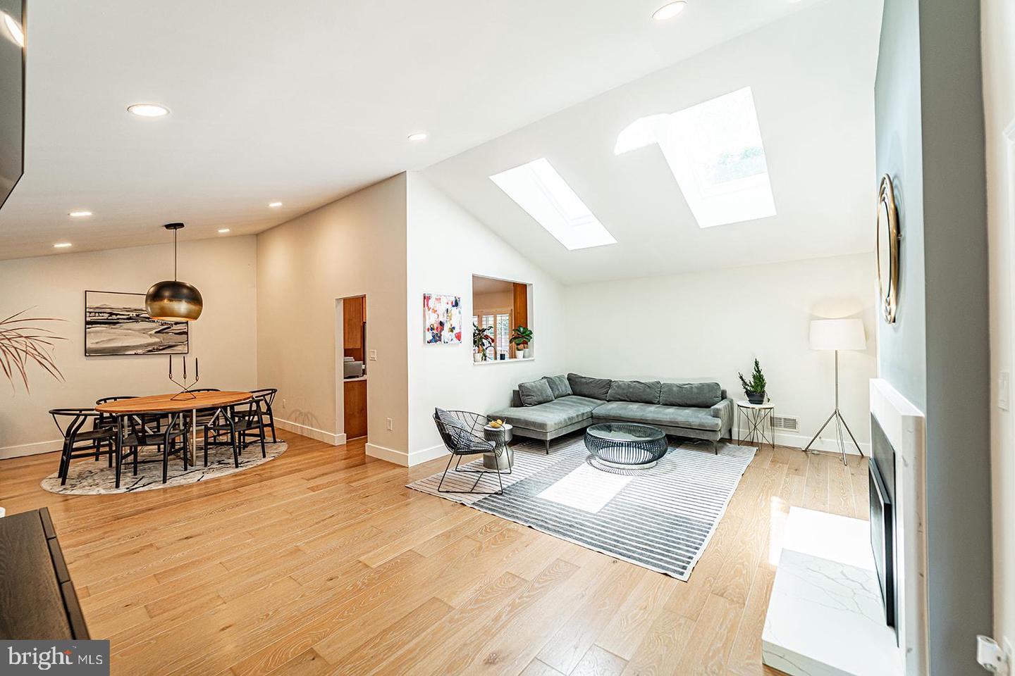 7913 DOUBLE CREEK CT, SPRINGFIELD, Virginia 22153, 3 Bedrooms Bedrooms, ,2 BathroomsBathrooms,Residential,For sale,7913 DOUBLE CREEK CT,VAFX2249146 MLS # VAFX2249146