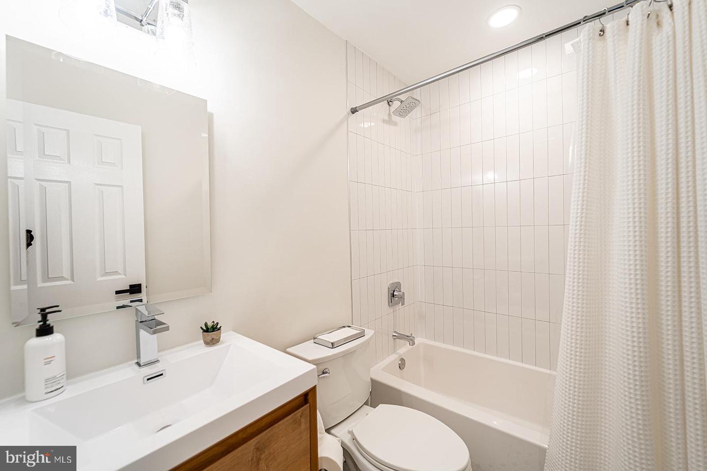 7913 DOUBLE CREEK CT, SPRINGFIELD, Virginia 22153, 3 Bedrooms Bedrooms, ,2 BathroomsBathrooms,Residential,For sale,7913 DOUBLE CREEK CT,VAFX2249146 MLS # VAFX2249146