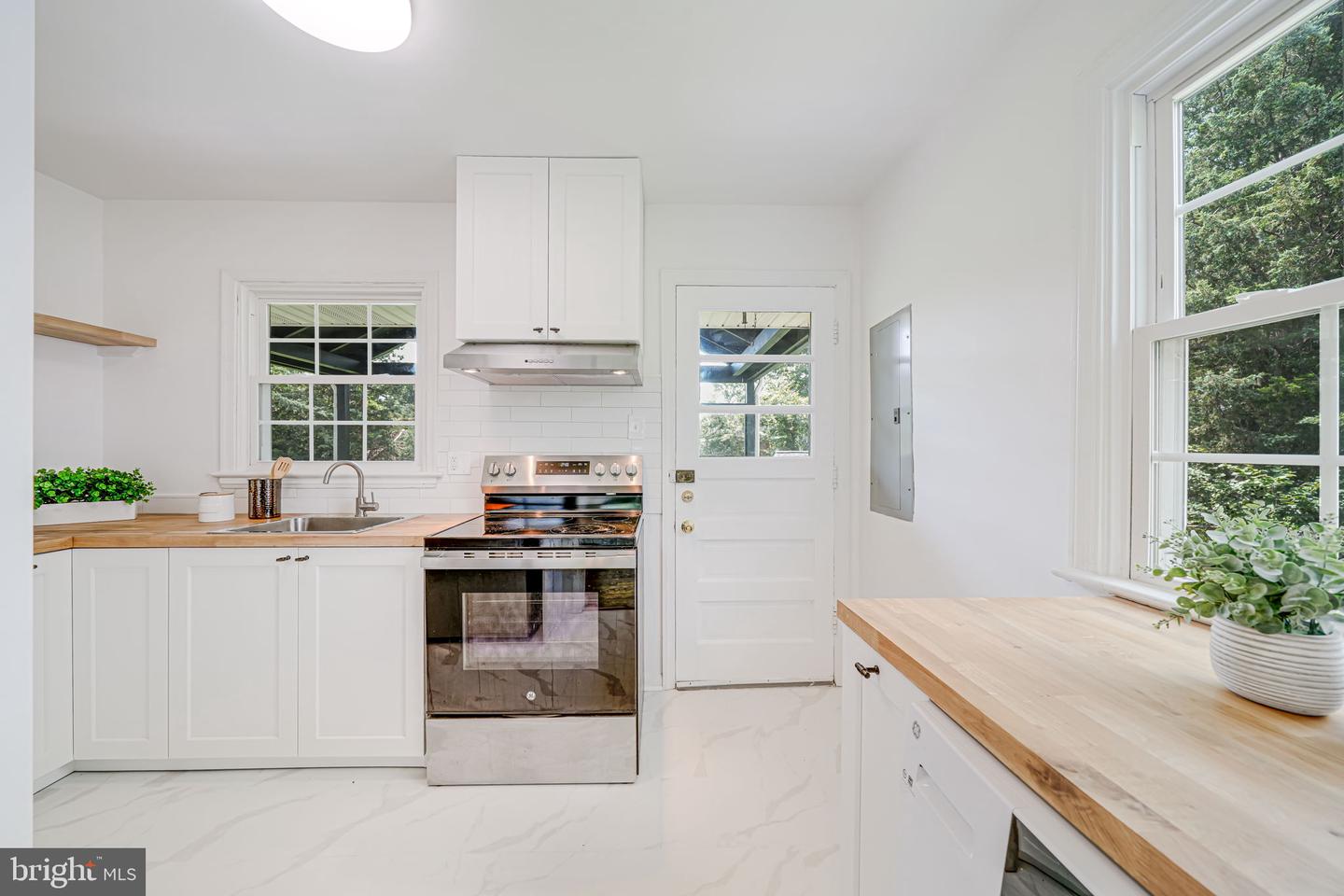 6421 OLMI LANDRITH DR, ALEXANDRIA, Virginia 22307, 4 Bedrooms Bedrooms, ,2 BathroomsBathrooms,Residential,For sale,6421 OLMI LANDRITH DR,VAFX2249280 MLS # VAFX2249280