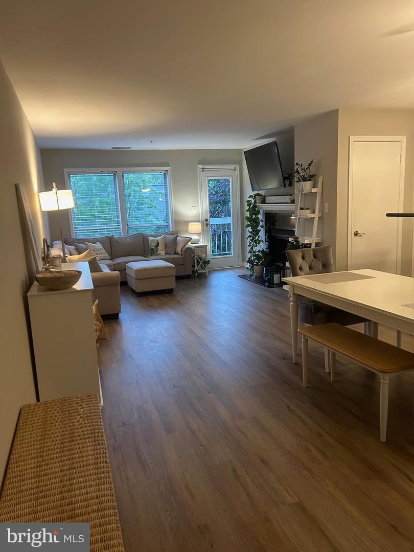 3176 SUMMIT SQUARE DR #4-D7, OAKTON, Virginia 22124, 2 Bedrooms Bedrooms, ,1 BathroomBathrooms,Residential,For sale,3176 SUMMIT SQUARE DR #4-D7,VAFX2249156 MLS # VAFX2249156
