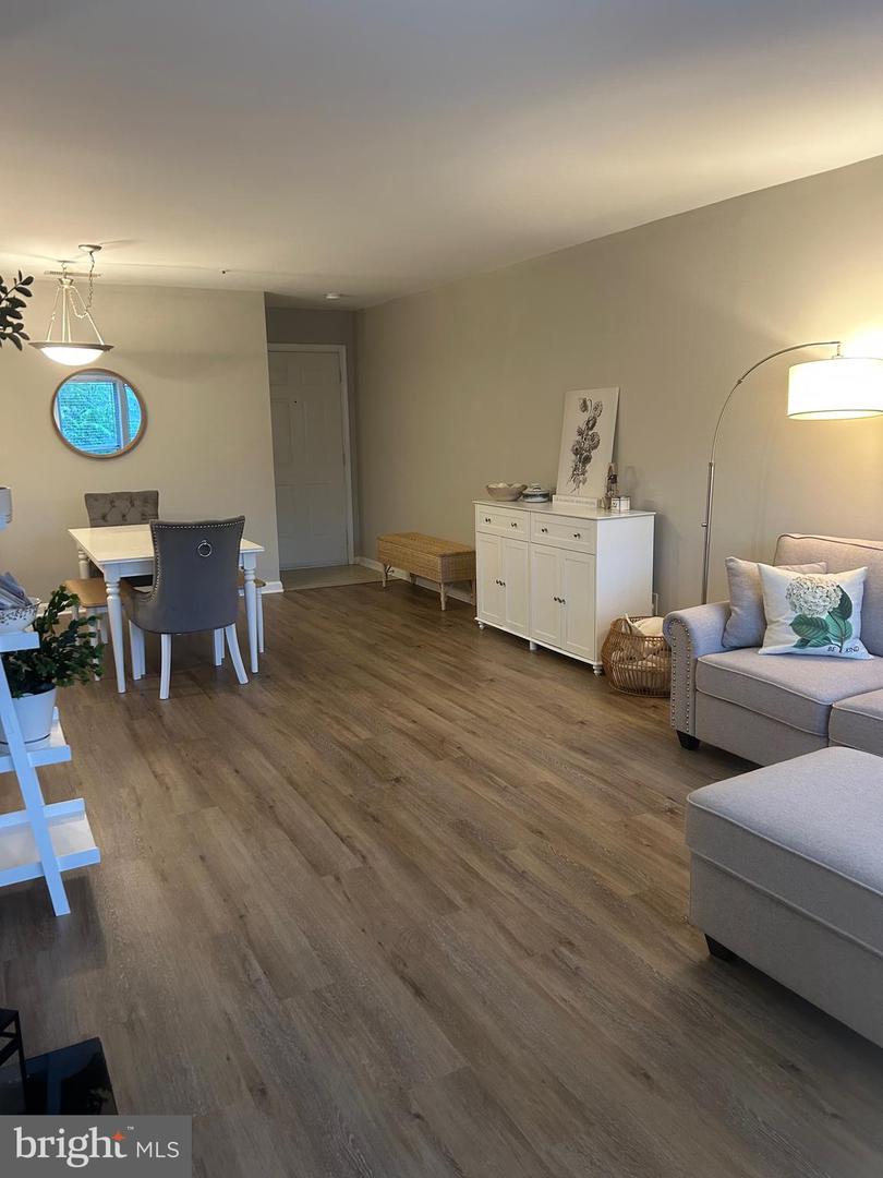 3176 SUMMIT SQUARE DR #4-D7, OAKTON, Virginia 22124, 2 Bedrooms Bedrooms, ,1 BathroomBathrooms,Residential,For sale,3176 SUMMIT SQUARE DR #4-D7,VAFX2249156 MLS # VAFX2249156