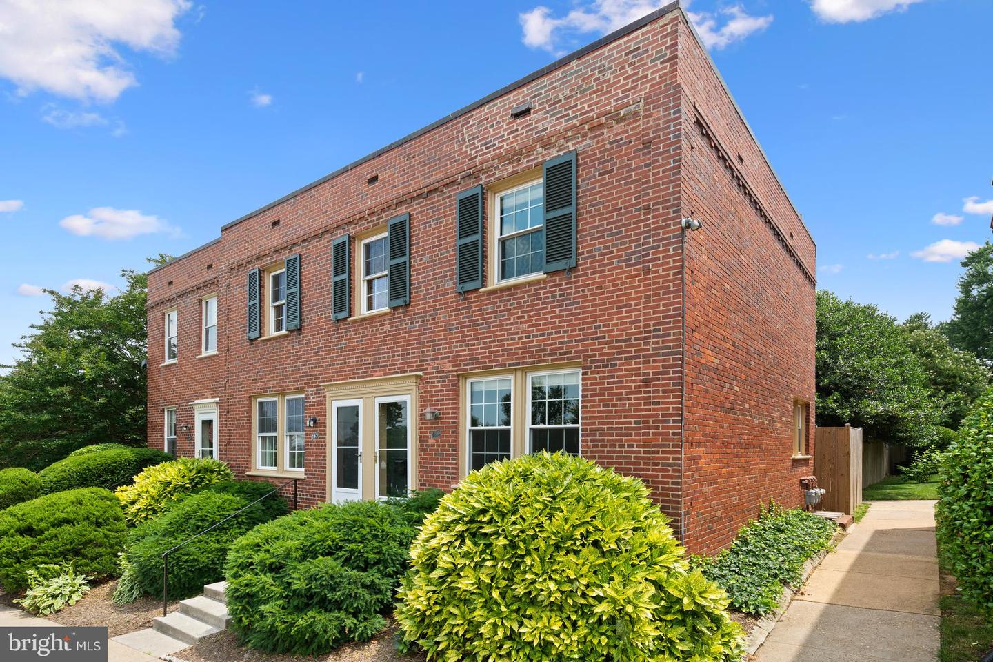 1600 S BARTON ST #744, ARLINGTON, Virginia 22204, 2 Bedrooms Bedrooms, ,1 BathroomBathrooms,Residential,For sale,1600 S BARTON ST #744,VAAR2059580 MLS # VAAR2059580