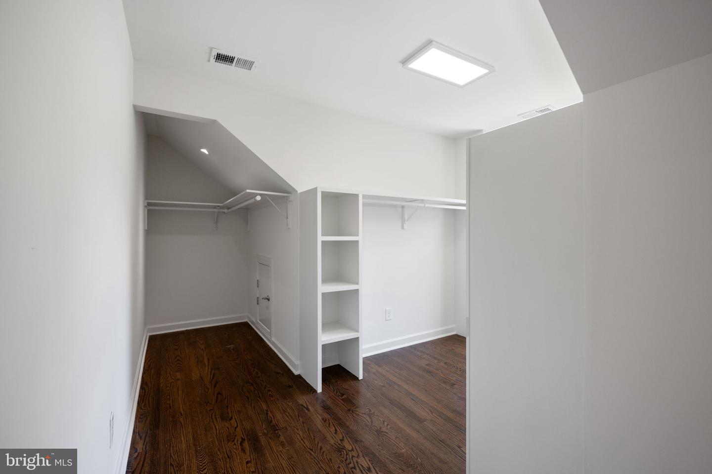 1200 ALEXANDRIA AVE, ALEXANDRIA, Virginia 22308, 7 Bedrooms Bedrooms, ,4 BathroomsBathrooms,Residential,For sale,1200 ALEXANDRIA AVE,VAFX2249328 MLS # VAFX2249328