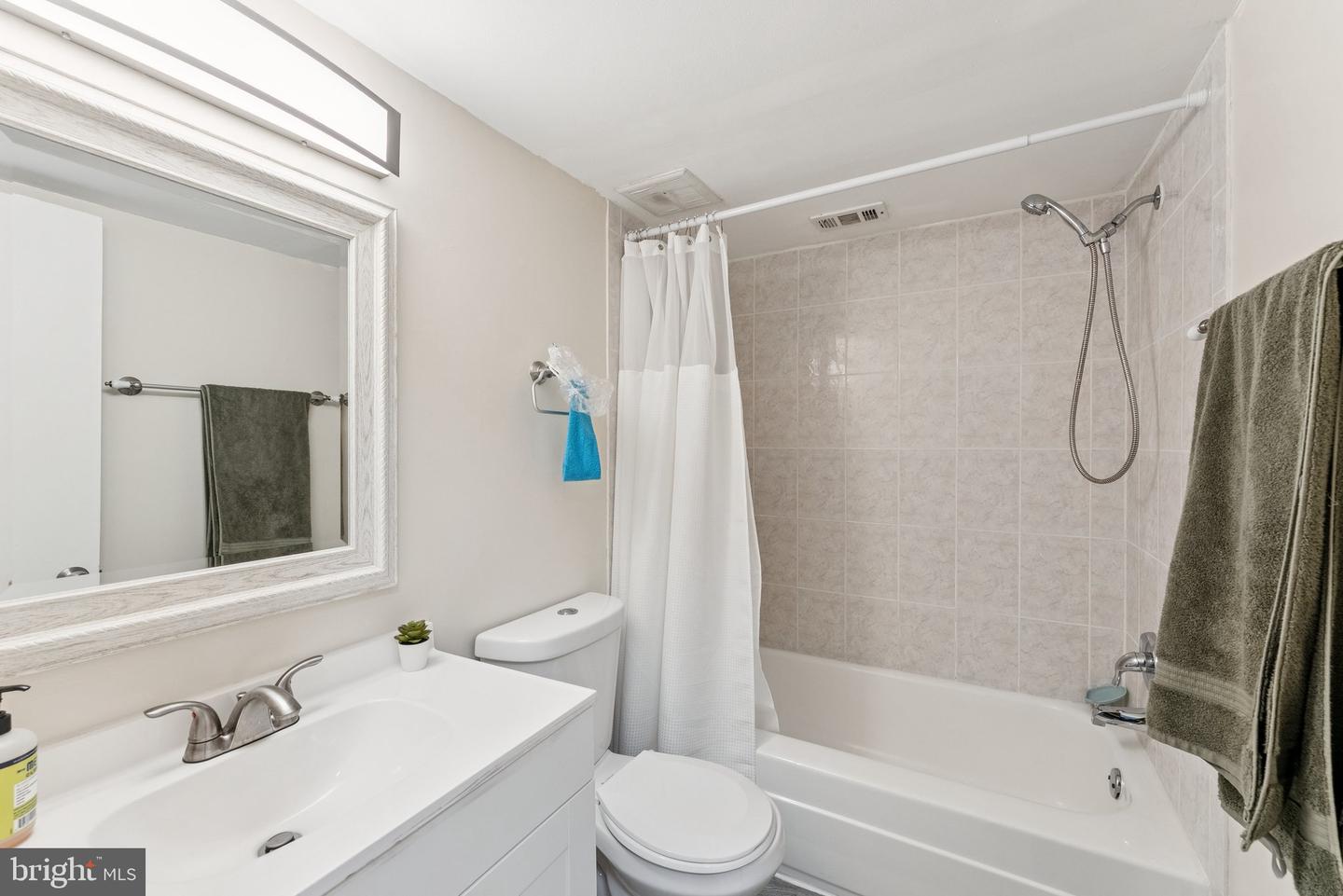 3376 WOODBURN RD #23, ANNANDALE, Virginia 22003, 3 Bedrooms Bedrooms, ,2 BathroomsBathrooms,Residential,For sale,3376 WOODBURN RD #23,VAFX2249364 MLS # VAFX2249364