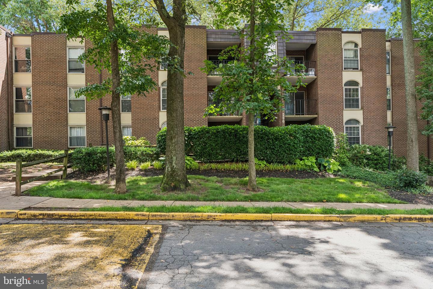 3376 WOODBURN RD #23, ANNANDALE, Virginia 22003, 3 Bedrooms Bedrooms, ,2 BathroomsBathrooms,Residential,For sale,3376 WOODBURN RD #23,VAFX2249364 MLS # VAFX2249364