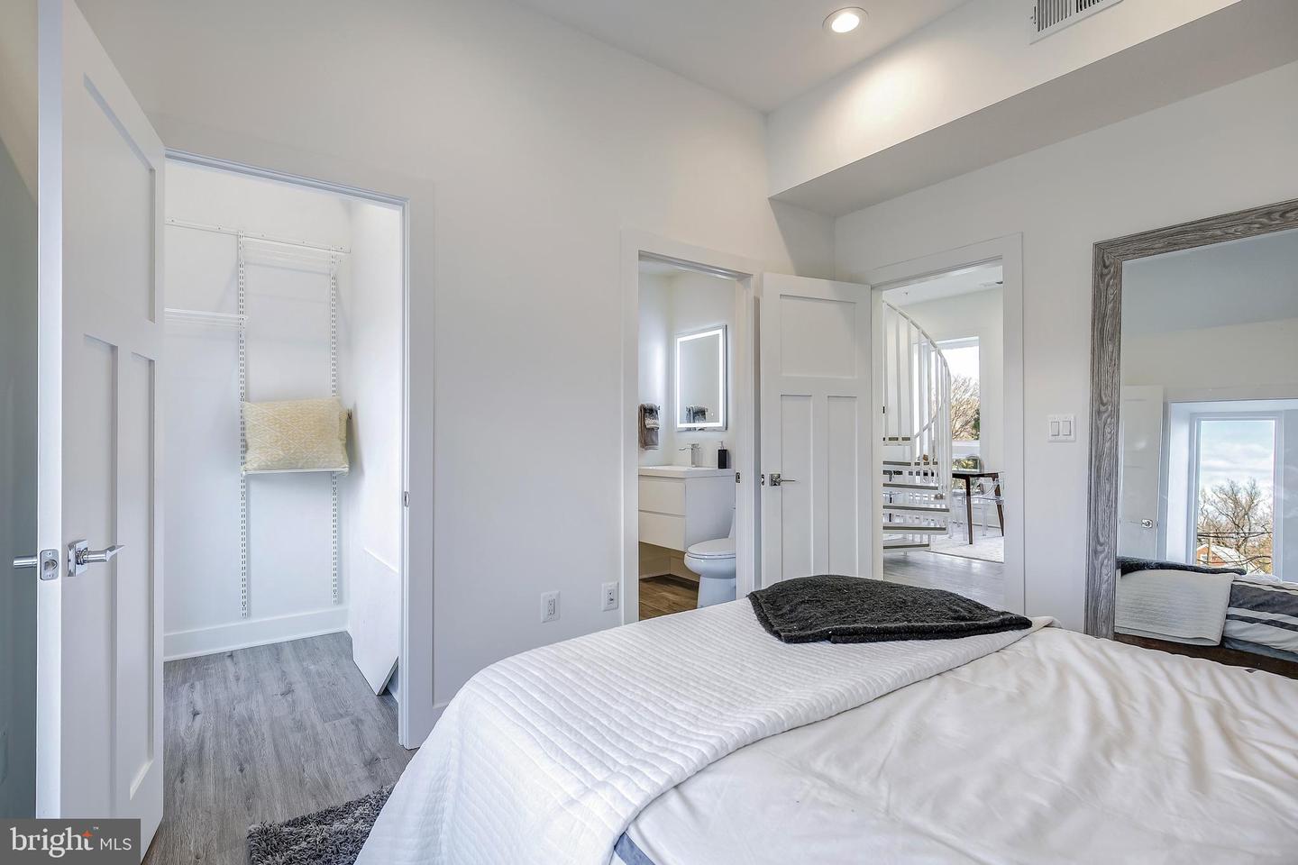 4901 1ST ST NW #5, WASHINGTON, District Of Columbia 20011, 2 Bedrooms Bedrooms, ,2 BathroomsBathrooms,Residential,For sale,4901 1ST ST NW #5,DCDC2206834 MLS # DCDC2206834