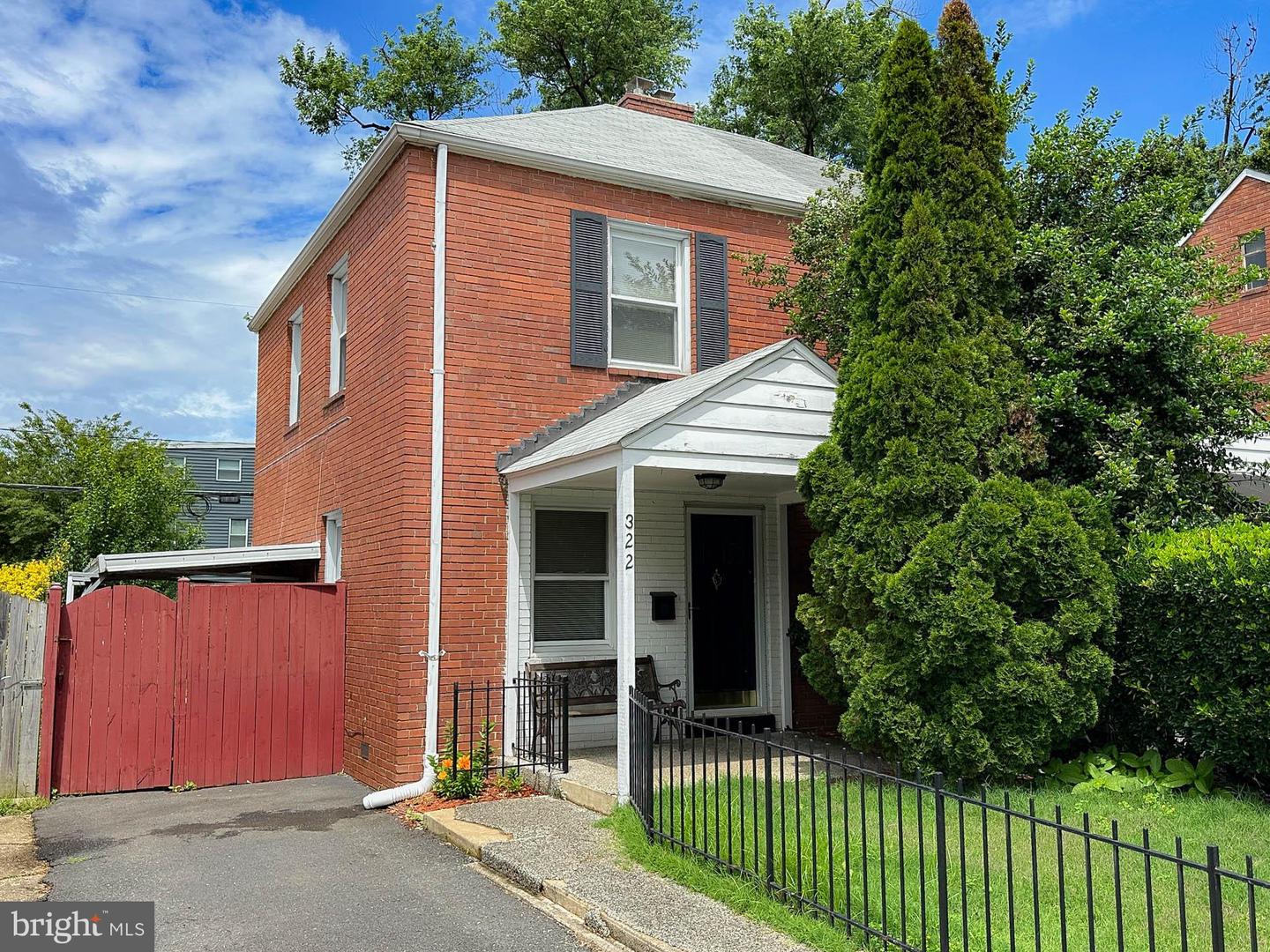 322 S VEITCH ST, ARLINGTON, Virginia 22204, 2 Bedrooms Bedrooms, ,1 BathroomBathrooms,Residential,For sale,322 S VEITCH ST,VAAR2059618 MLS # VAAR2059618