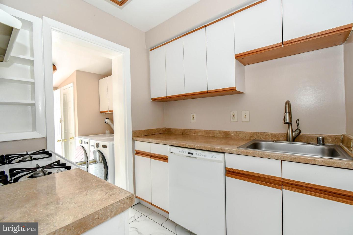 322 S VEITCH ST, ARLINGTON, Virginia 22204, 2 Bedrooms Bedrooms, ,1 BathroomBathrooms,Residential,For sale,322 S VEITCH ST,VAAR2059618 MLS # VAAR2059618