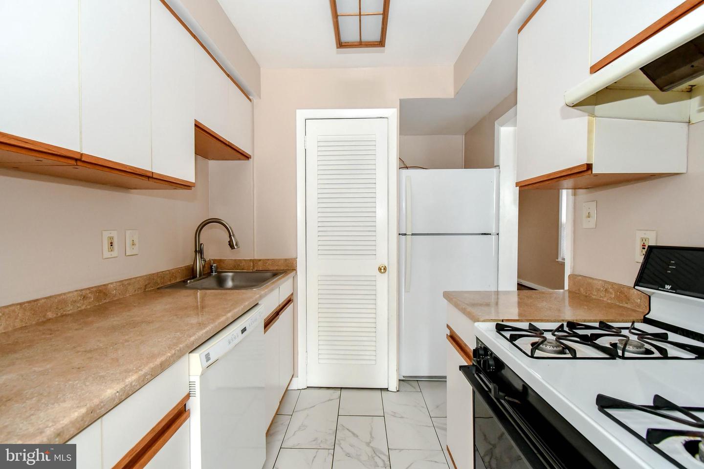 322 S VEITCH ST, ARLINGTON, Virginia 22204, 2 Bedrooms Bedrooms, ,1 BathroomBathrooms,Residential,For sale,322 S VEITCH ST,VAAR2059618 MLS # VAAR2059618
