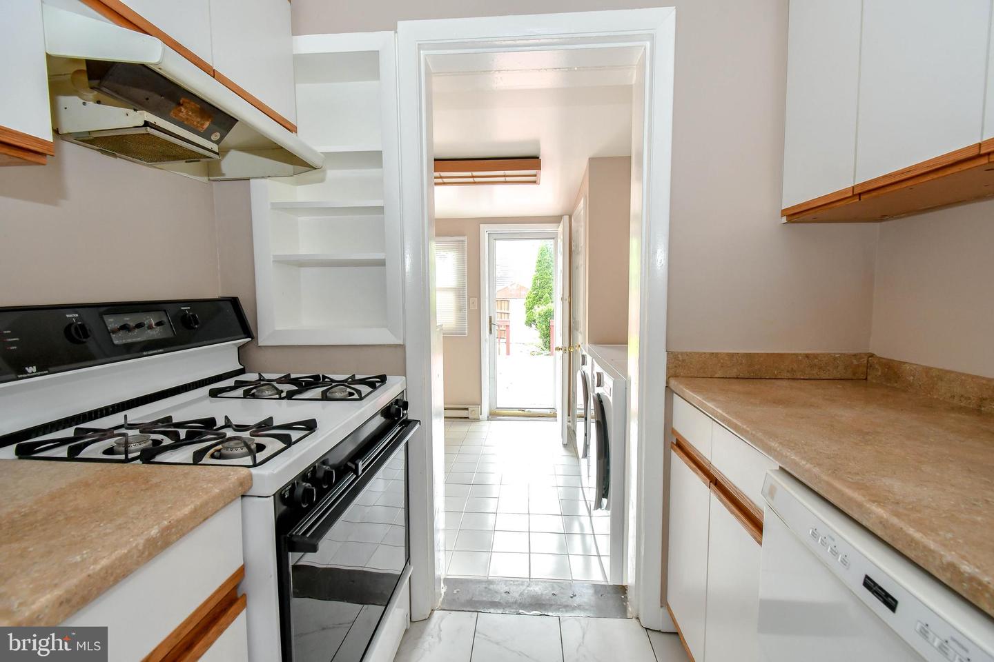 322 S VEITCH ST, ARLINGTON, Virginia 22204, 2 Bedrooms Bedrooms, ,1 BathroomBathrooms,Residential,For sale,322 S VEITCH ST,VAAR2059618 MLS # VAAR2059618
