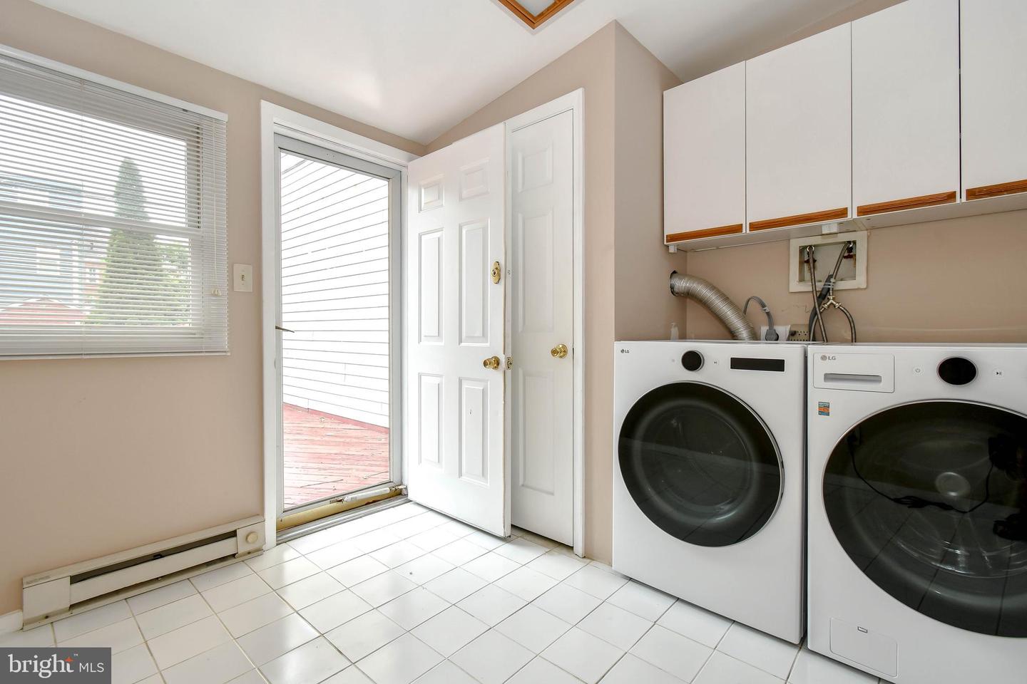 322 S VEITCH ST, ARLINGTON, Virginia 22204, 2 Bedrooms Bedrooms, ,1 BathroomBathrooms,Residential,For sale,322 S VEITCH ST,VAAR2059618 MLS # VAAR2059618