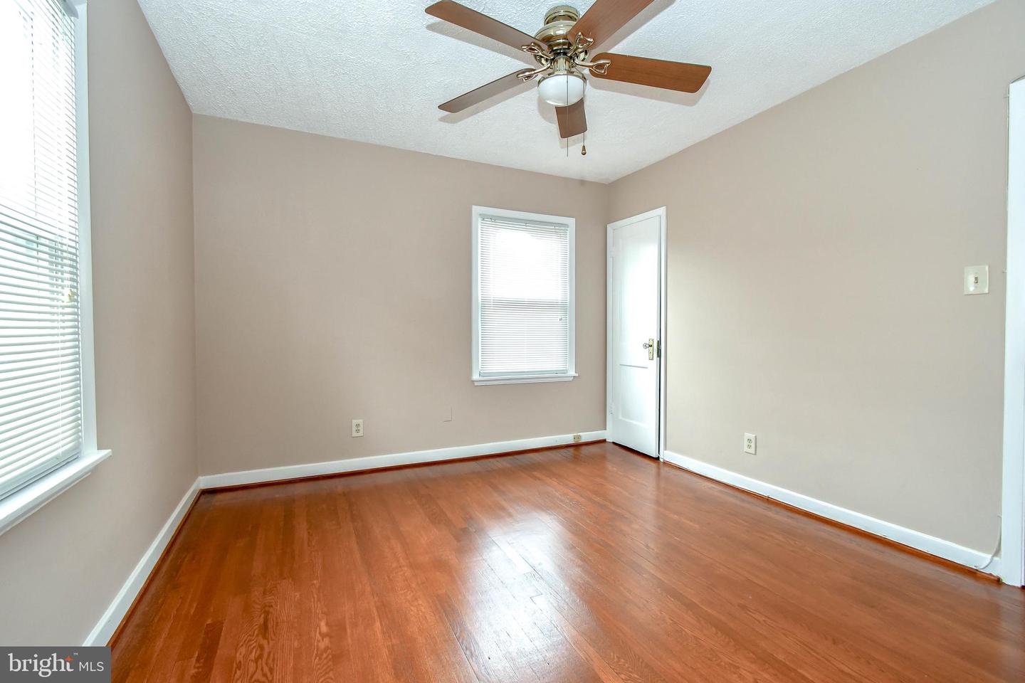 322 S VEITCH ST, ARLINGTON, Virginia 22204, 2 Bedrooms Bedrooms, ,1 BathroomBathrooms,Residential,For sale,322 S VEITCH ST,VAAR2059618 MLS # VAAR2059618