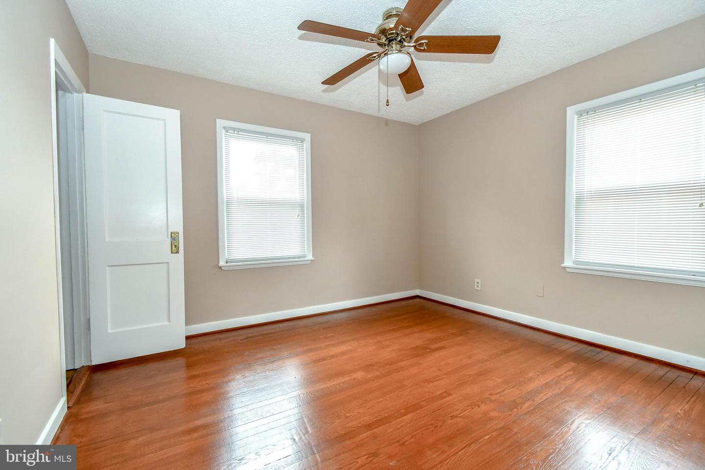 322 S VEITCH ST, ARLINGTON, Virginia 22204, 2 Bedrooms Bedrooms, ,1 BathroomBathrooms,Residential,For sale,322 S VEITCH ST,VAAR2059618 MLS # VAAR2059618