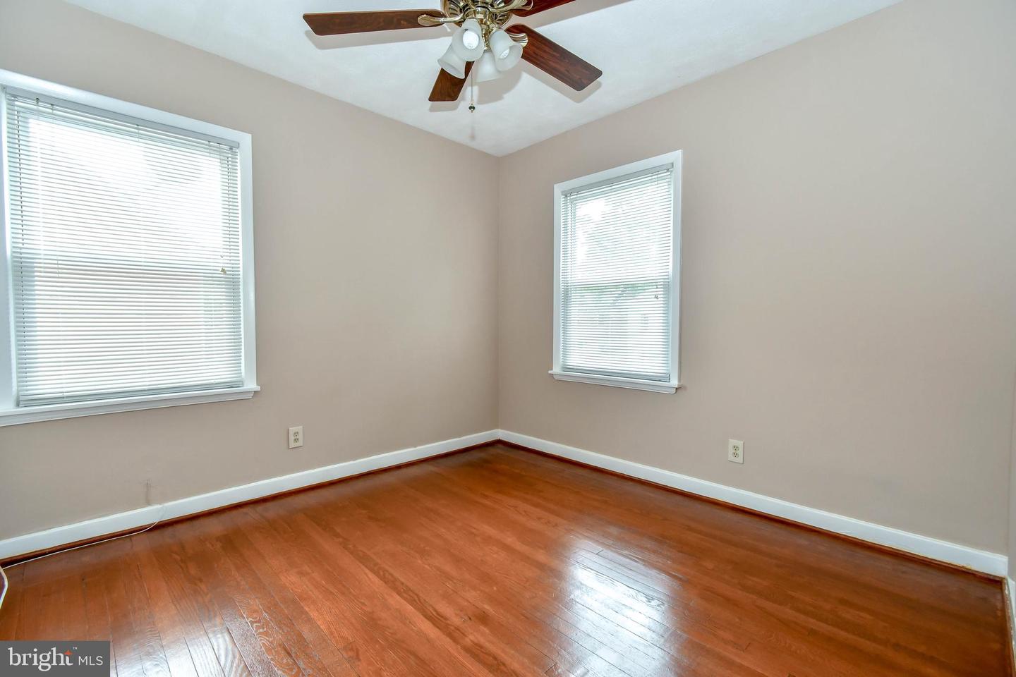 322 S VEITCH ST, ARLINGTON, Virginia 22204, 2 Bedrooms Bedrooms, ,1 BathroomBathrooms,Residential,For sale,322 S VEITCH ST,VAAR2059618 MLS # VAAR2059618