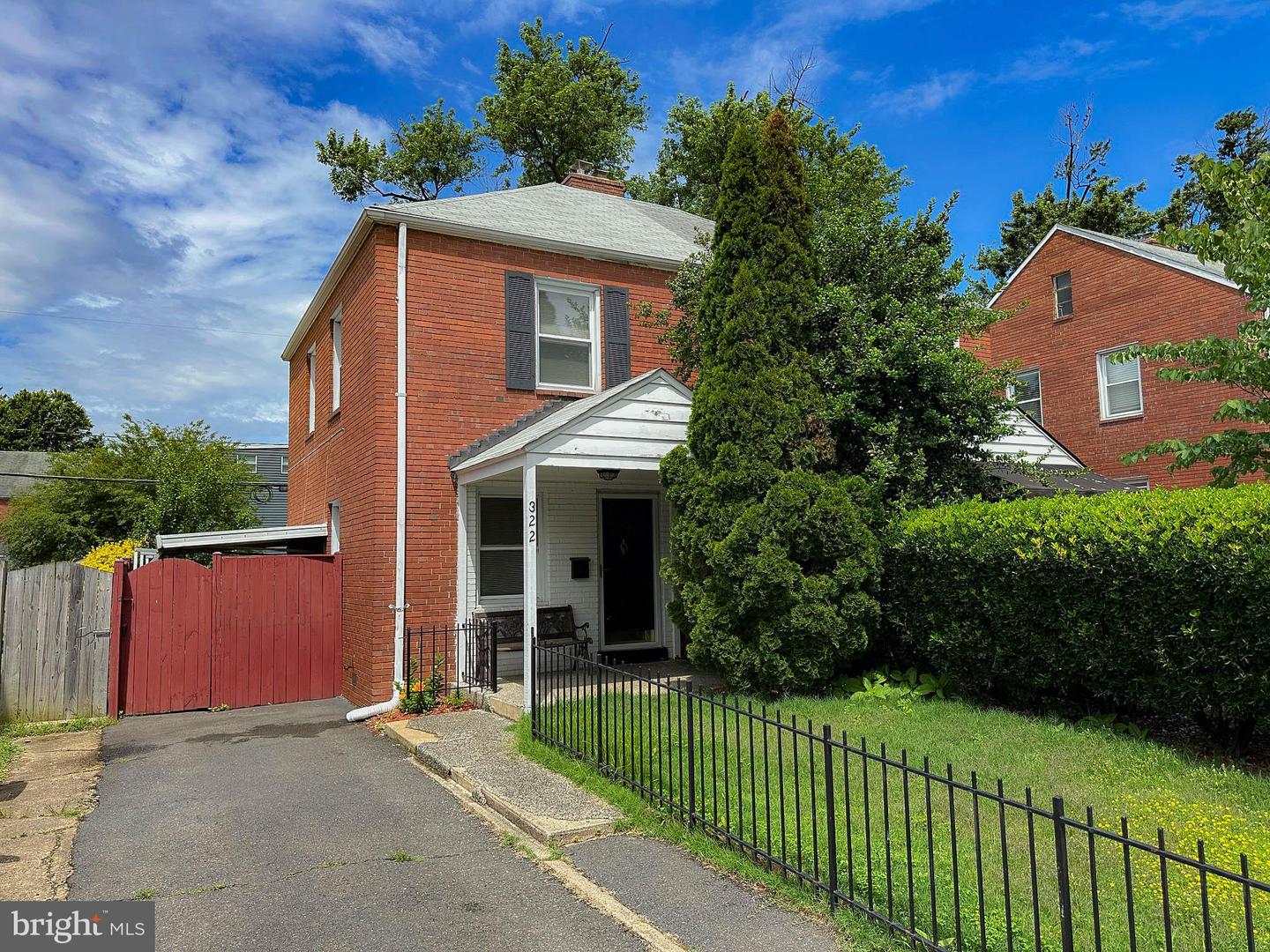 322 S VEITCH ST, ARLINGTON, Virginia 22204, 2 Bedrooms Bedrooms, ,1 BathroomBathrooms,Residential,For sale,322 S VEITCH ST,VAAR2059618 MLS # VAAR2059618