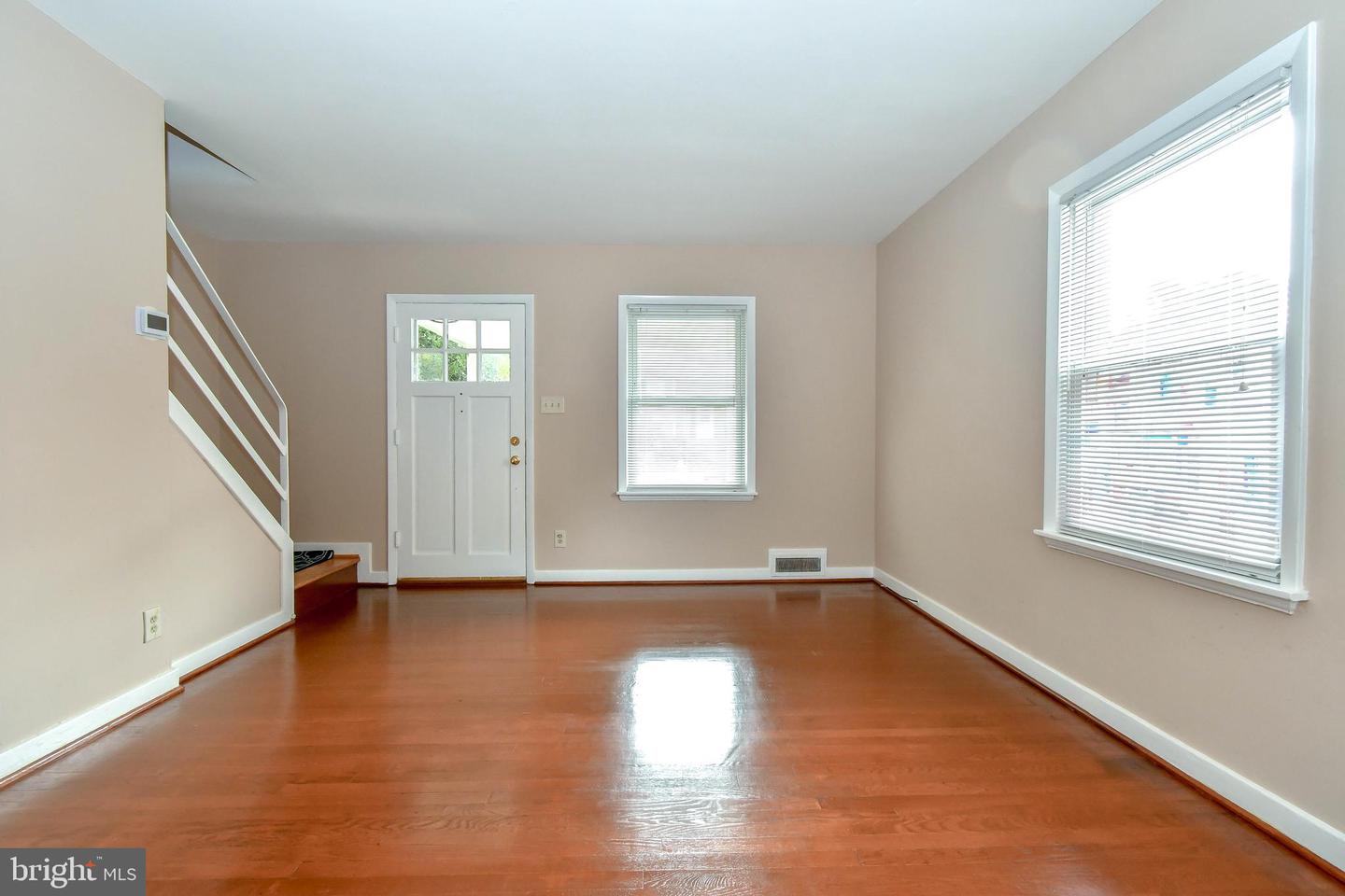 322 S VEITCH ST, ARLINGTON, Virginia 22204, 2 Bedrooms Bedrooms, ,1 BathroomBathrooms,Residential,For sale,322 S VEITCH ST,VAAR2059618 MLS # VAAR2059618