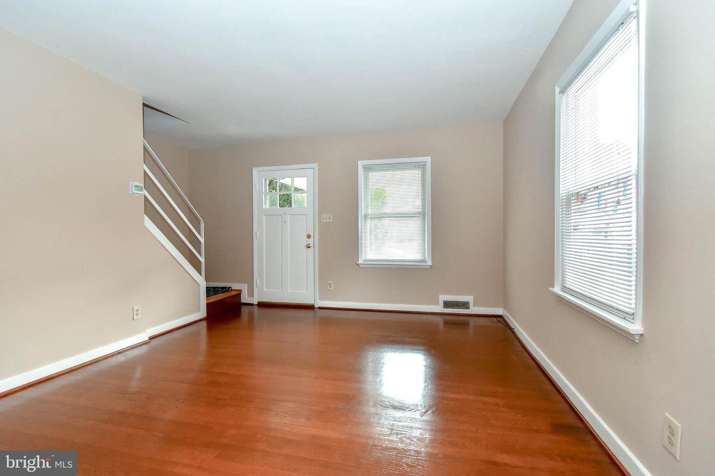 322 S VEITCH ST, ARLINGTON, Virginia 22204, 2 Bedrooms Bedrooms, ,1 BathroomBathrooms,Residential,For sale,322 S VEITCH ST,VAAR2059618 MLS # VAAR2059618