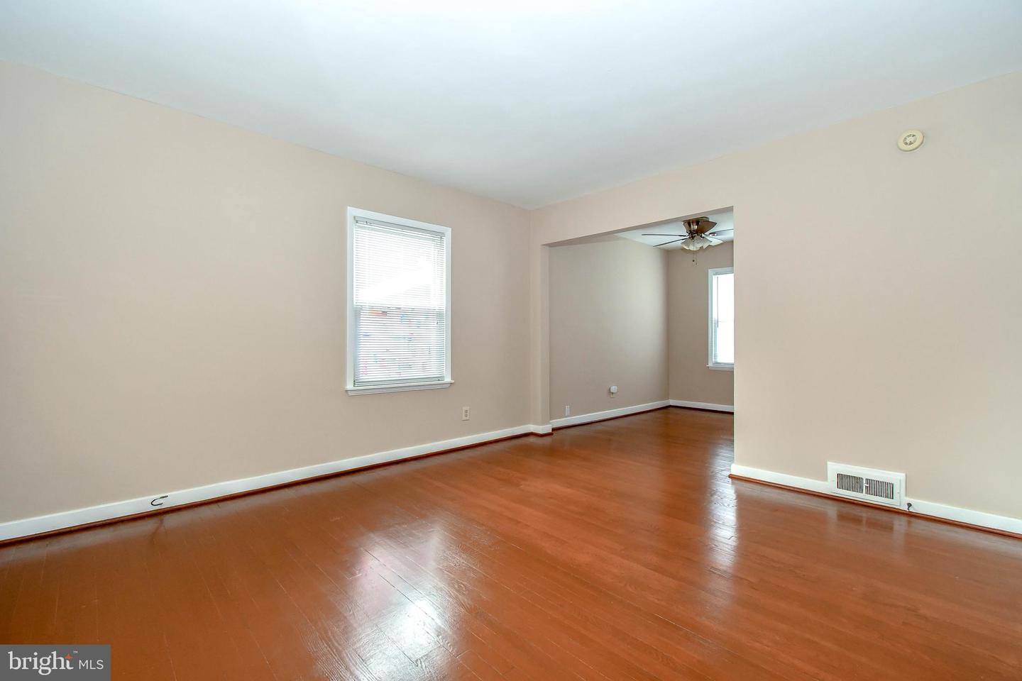 322 S VEITCH ST, ARLINGTON, Virginia 22204, 2 Bedrooms Bedrooms, ,1 BathroomBathrooms,Residential,For sale,322 S VEITCH ST,VAAR2059618 MLS # VAAR2059618