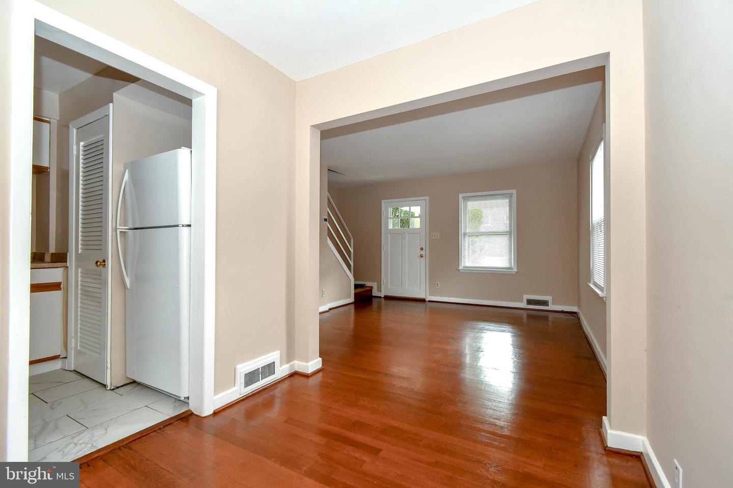 322 S VEITCH ST, ARLINGTON, Virginia 22204, 2 Bedrooms Bedrooms, ,1 BathroomBathrooms,Residential,For sale,322 S VEITCH ST,VAAR2059618 MLS # VAAR2059618