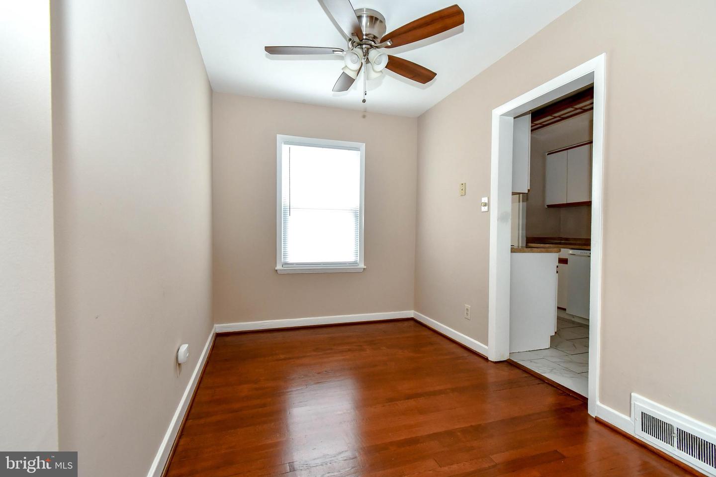 322 S VEITCH ST, ARLINGTON, Virginia 22204, 2 Bedrooms Bedrooms, ,1 BathroomBathrooms,Residential,For sale,322 S VEITCH ST,VAAR2059618 MLS # VAAR2059618