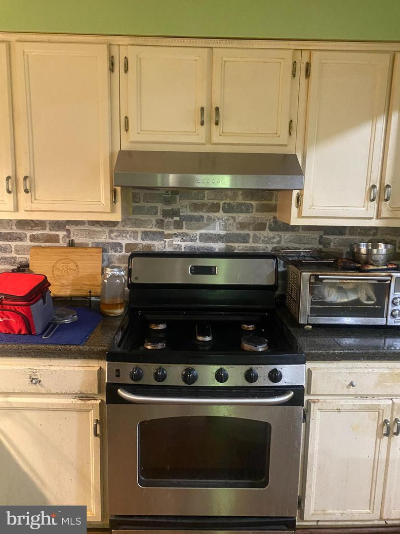3104 S BATTLEBRIDGE DR, NORTH CHESTERFIELD, Virginia 23224, 3 Bedrooms Bedrooms, ,2 BathroomsBathrooms,Residential,For sale,3104 S BATTLEBRIDGE DR,VACF2001206 MLS # VACF2001206