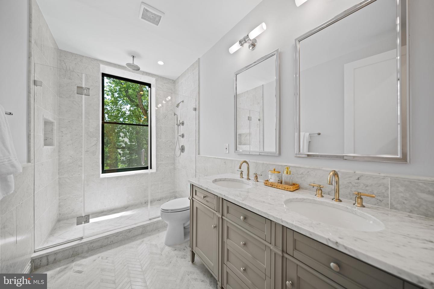 1834 16TH ST NW, WASHINGTON, District Of Columbia 20009, 5 Bedrooms Bedrooms, ,5 BathroomsBathrooms,Residential,For sale,1834 16TH ST NW,DCDC2207018 MLS # DCDC2207018