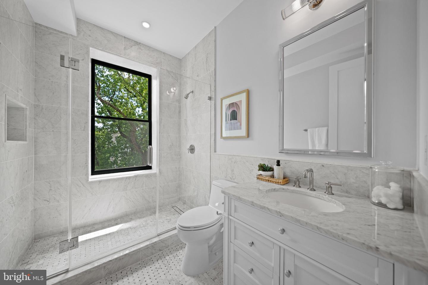 1834 16TH ST NW, WASHINGTON, District Of Columbia 20009, 5 Bedrooms Bedrooms, ,5 BathroomsBathrooms,Residential,For sale,1834 16TH ST NW,DCDC2207018 MLS # DCDC2207018