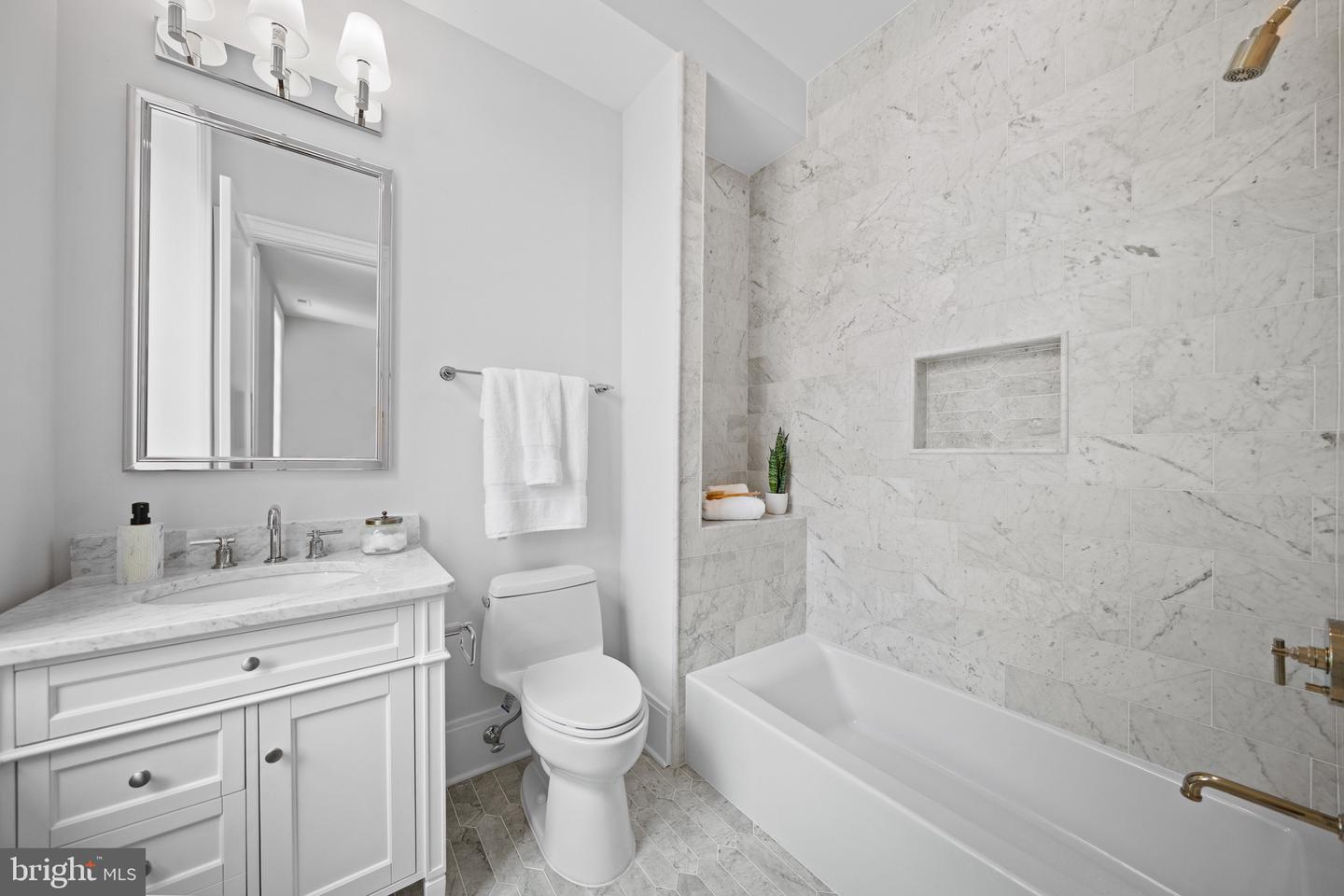 1834 16TH ST NW, WASHINGTON, District Of Columbia 20009, 5 Bedrooms Bedrooms, ,5 BathroomsBathrooms,Residential,For sale,1834 16TH ST NW,DCDC2207018 MLS # DCDC2207018