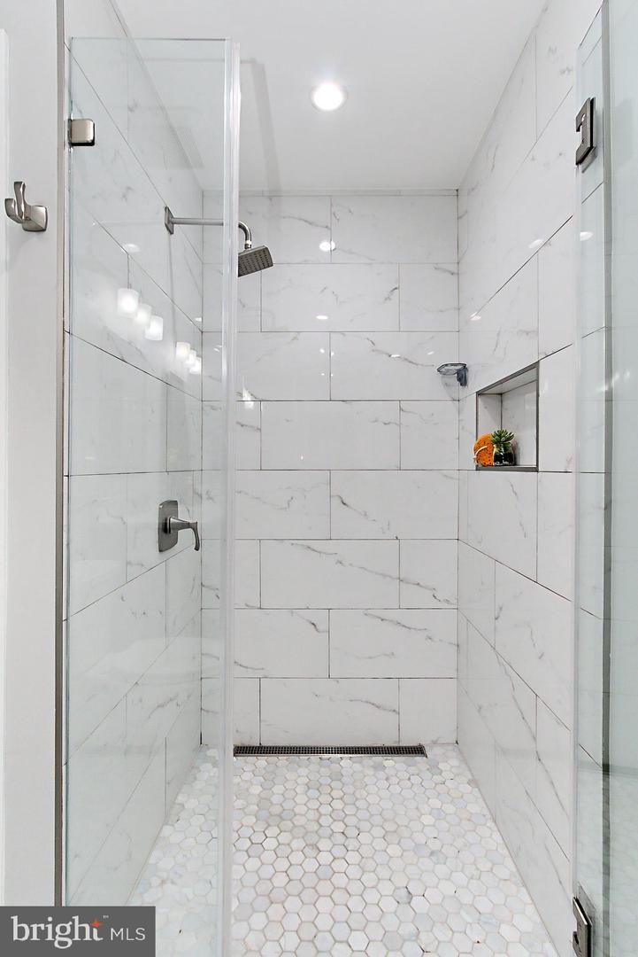 6623 KENNEDY LN, FALLS CHURCH, Virginia 22042, 5 Bedrooms Bedrooms, ,3 BathroomsBathrooms,Residential,For sale,6623 KENNEDY LN,VAFX2249440 MLS # VAFX2249440
